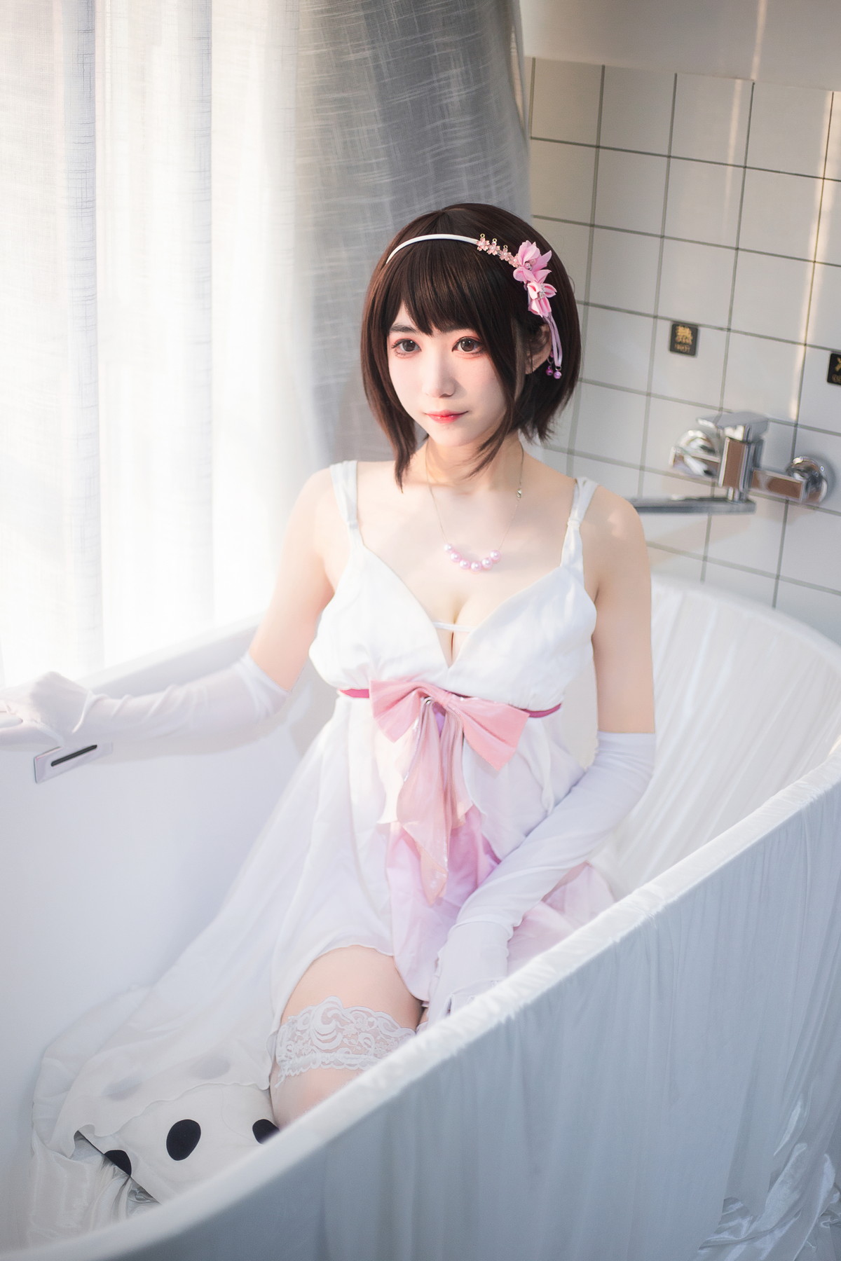 Xgyw.Net_二次元美女宫本樱加藤惠浴室主题私房浴缸白色薄纱配蕾丝袜秀翘臀美腿诱惑写真25P