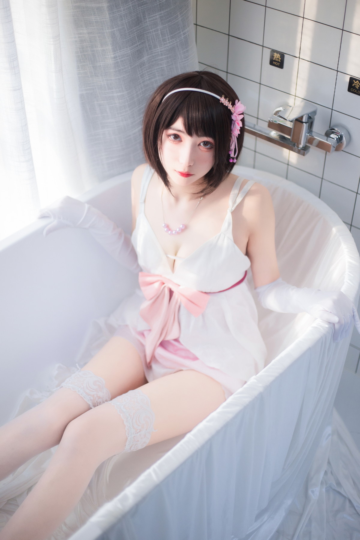 Xgyw.Net_二次元美女宫本樱加藤惠浴室主题私房浴缸白色薄纱配蕾丝袜秀翘臀美腿诱惑写真25P