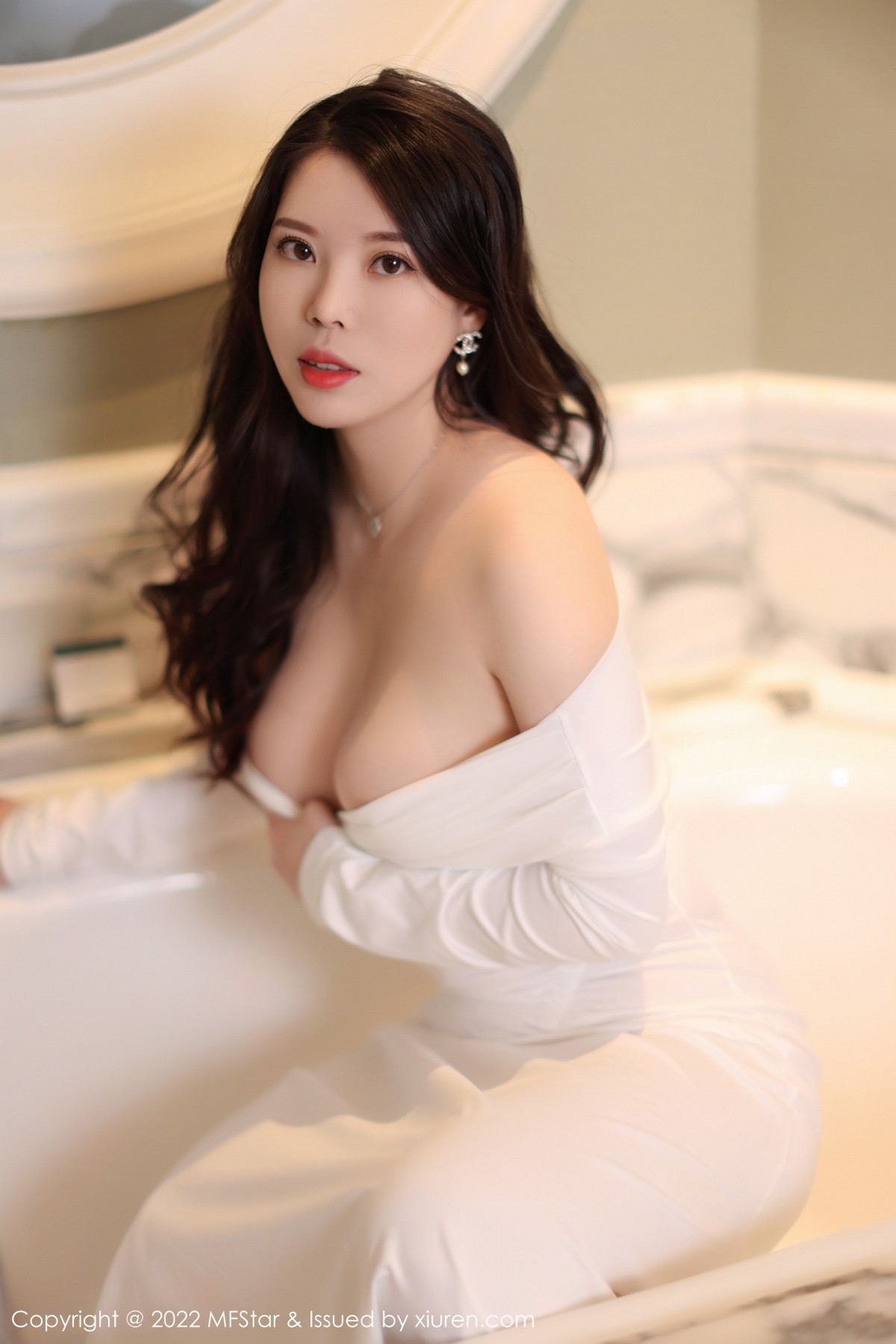 Xgyw.Net_[MFStar模范学院]Vol.576_模特白茹雪浴室场景白色露肩连衣长裙半脱秀雪嫩肌肤诱惑写真51P