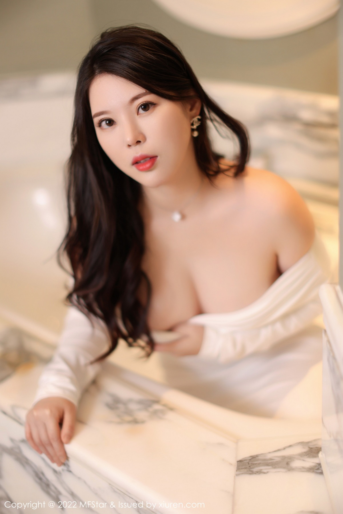 Xgyw.Net_[MFStar模范学院]Vol.576_模特白茹雪浴室场景白色露肩连衣长裙半脱秀雪嫩肌肤诱惑写真51P