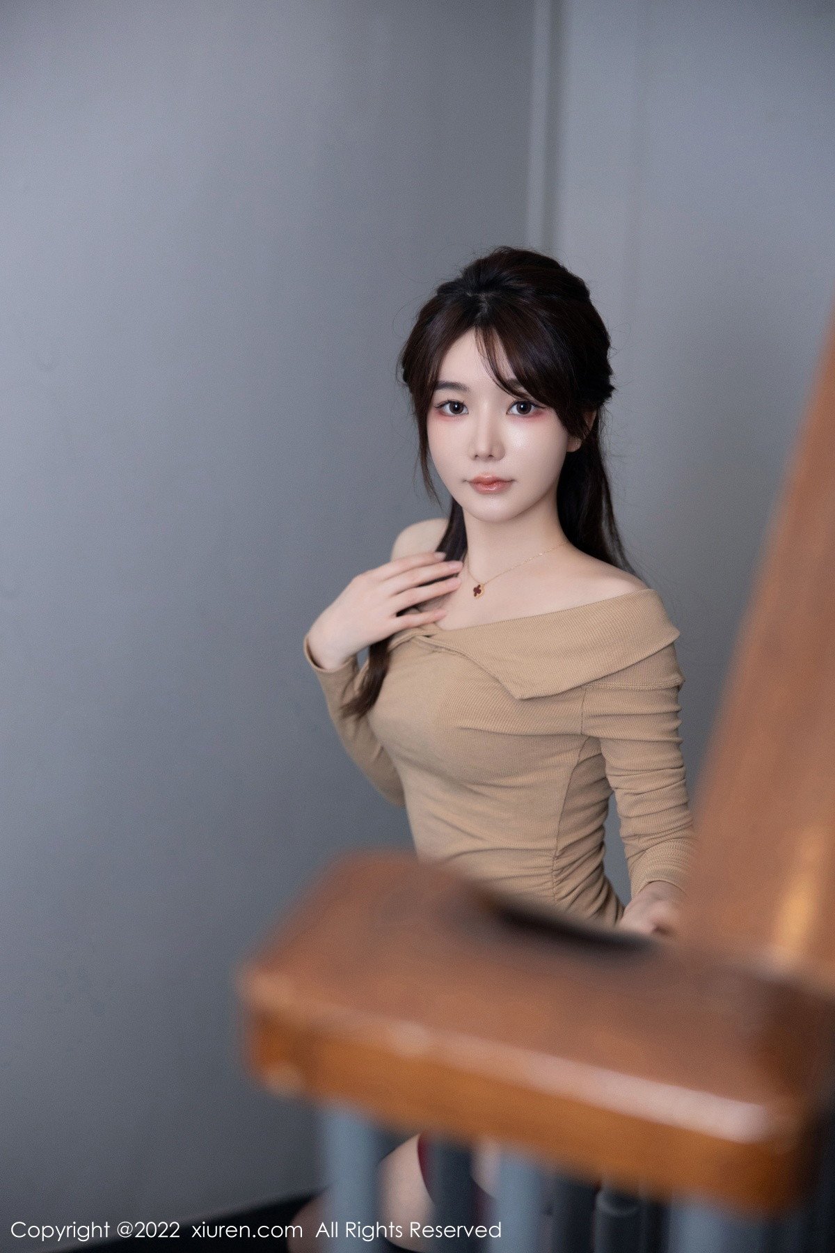 Xgyw.Net_XiuRen第6056期_模特婠婠么性感杏色连衣短裙露暗红色内衣秀绝美身材诱惑写真81P