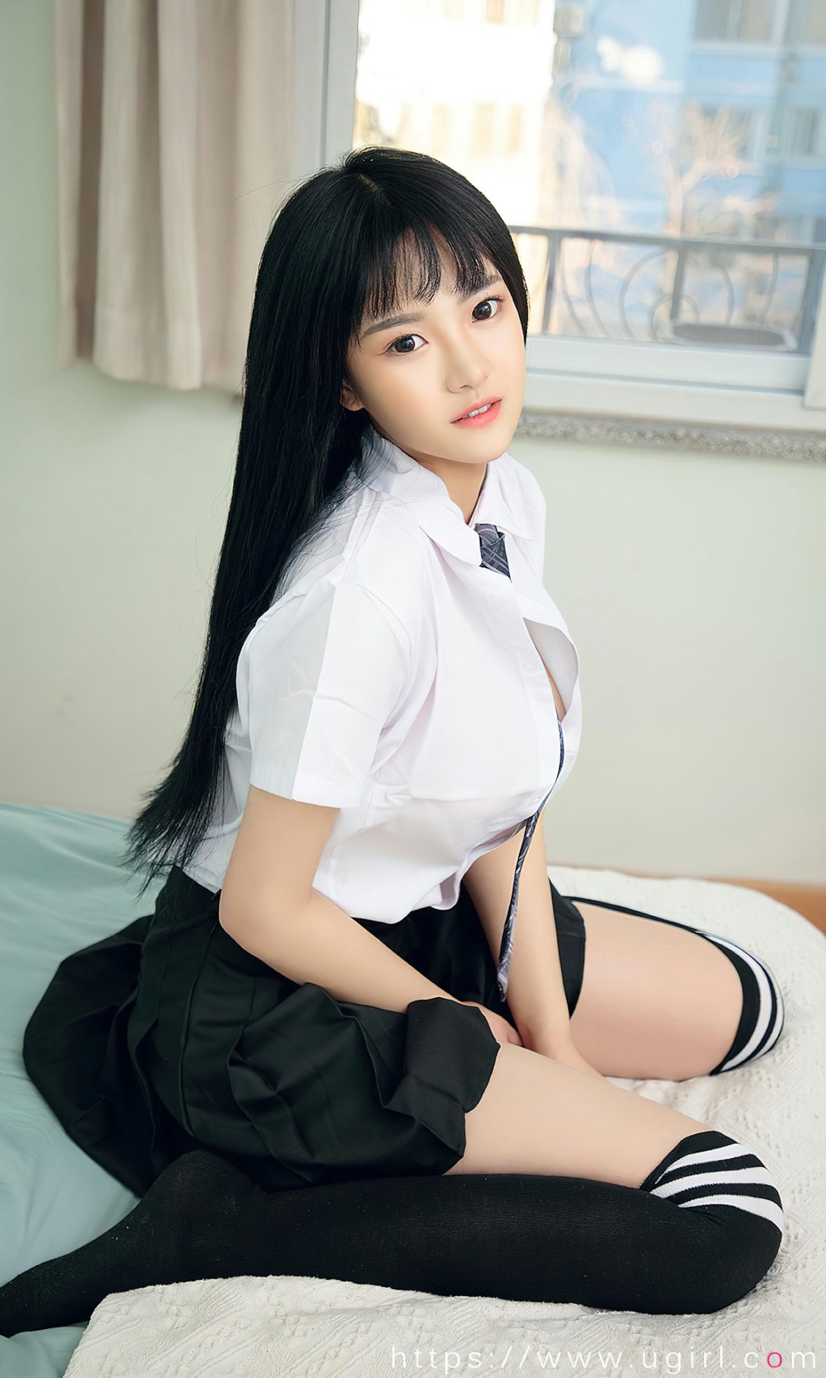 Xgyw.Net_[Ugirls爱尤物]No.2487_模特桃子性感低胸睡衣 白衬衫配黑短裙秀完美身材诱惑写真35P