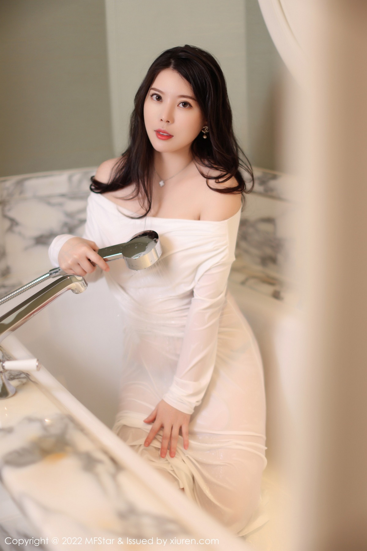 Xgyw.Net_[MFStar模范学院]Vol.576_模特白茹雪浴室场景白色露肩连衣长裙半脱秀雪嫩肌肤诱惑写真51P