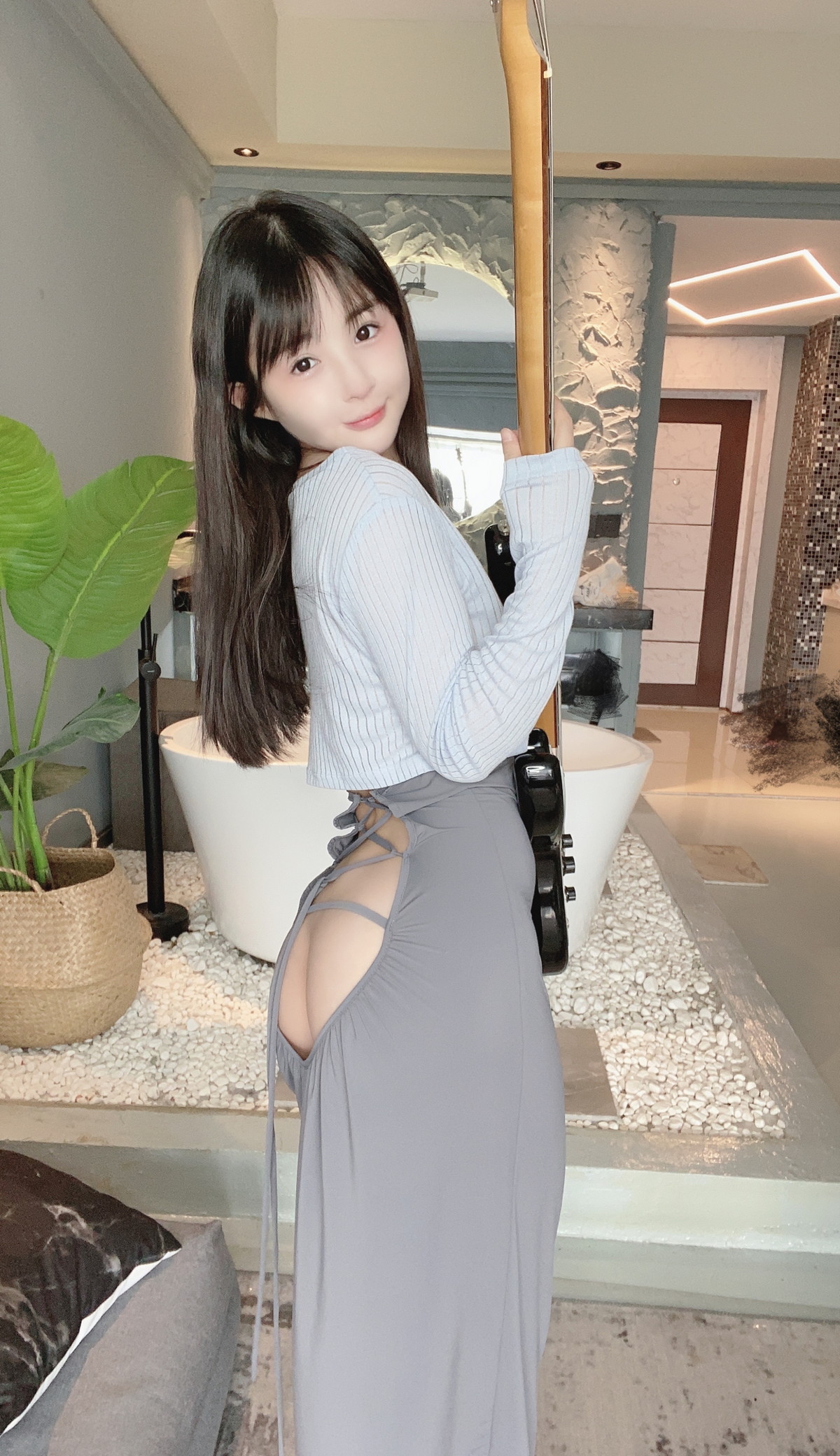 Xgyw.Net_网络美女桜井宁宁吉他妹妹主题私房浴室性感露臀长裙湿身秀完美身材诱惑写真66P