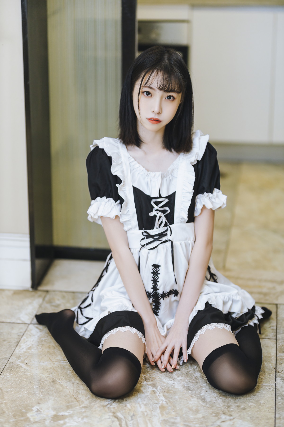 Xgyw.Net_网络美女许岚短裙女仆主题居家私房性感女仆装配黑丝袜秀白嫩美腿迷人写真40P