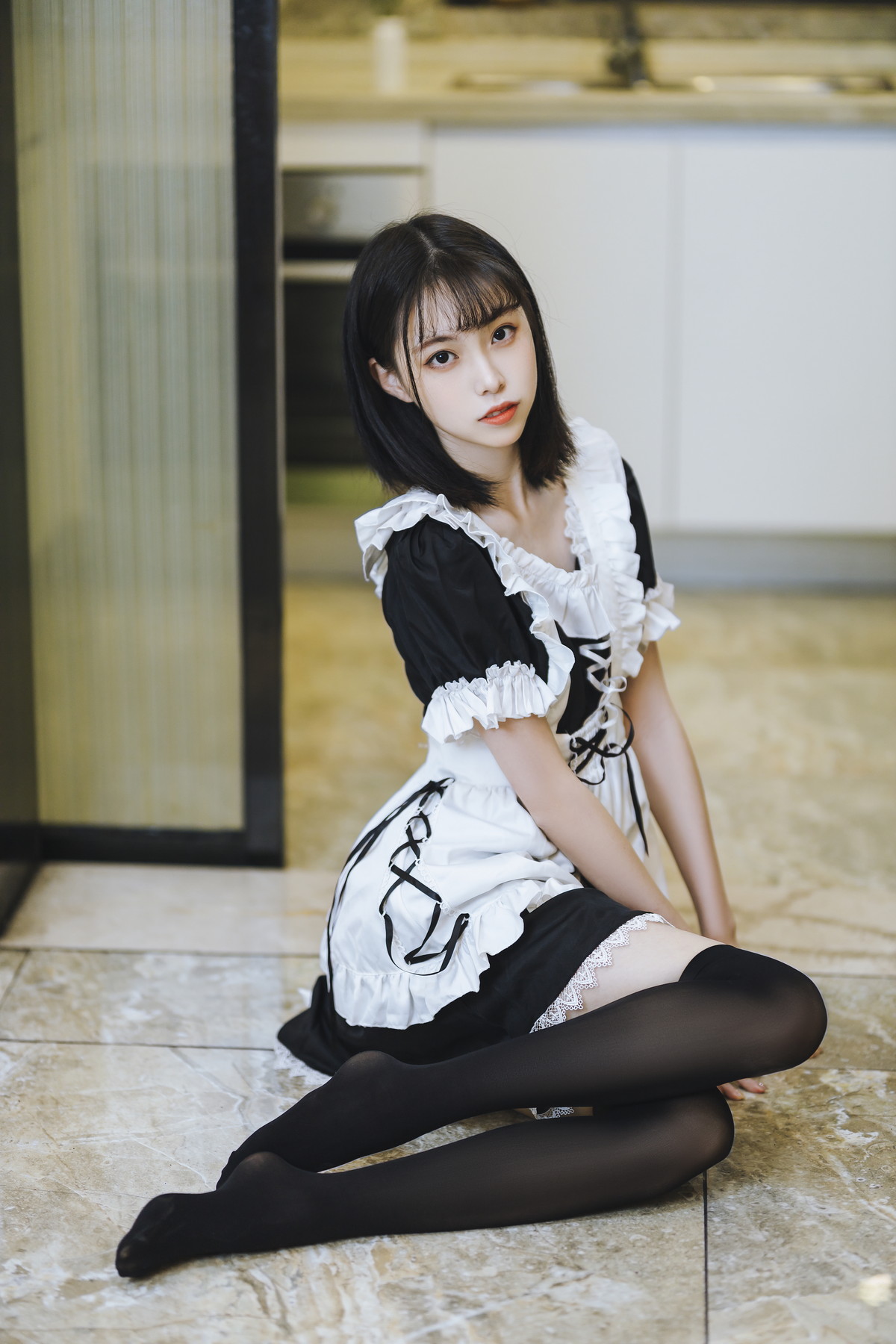 Xgyw.Net_网络美女许岚短裙女仆主题居家私房性感女仆装配黑丝袜秀白嫩美腿迷人写真40P