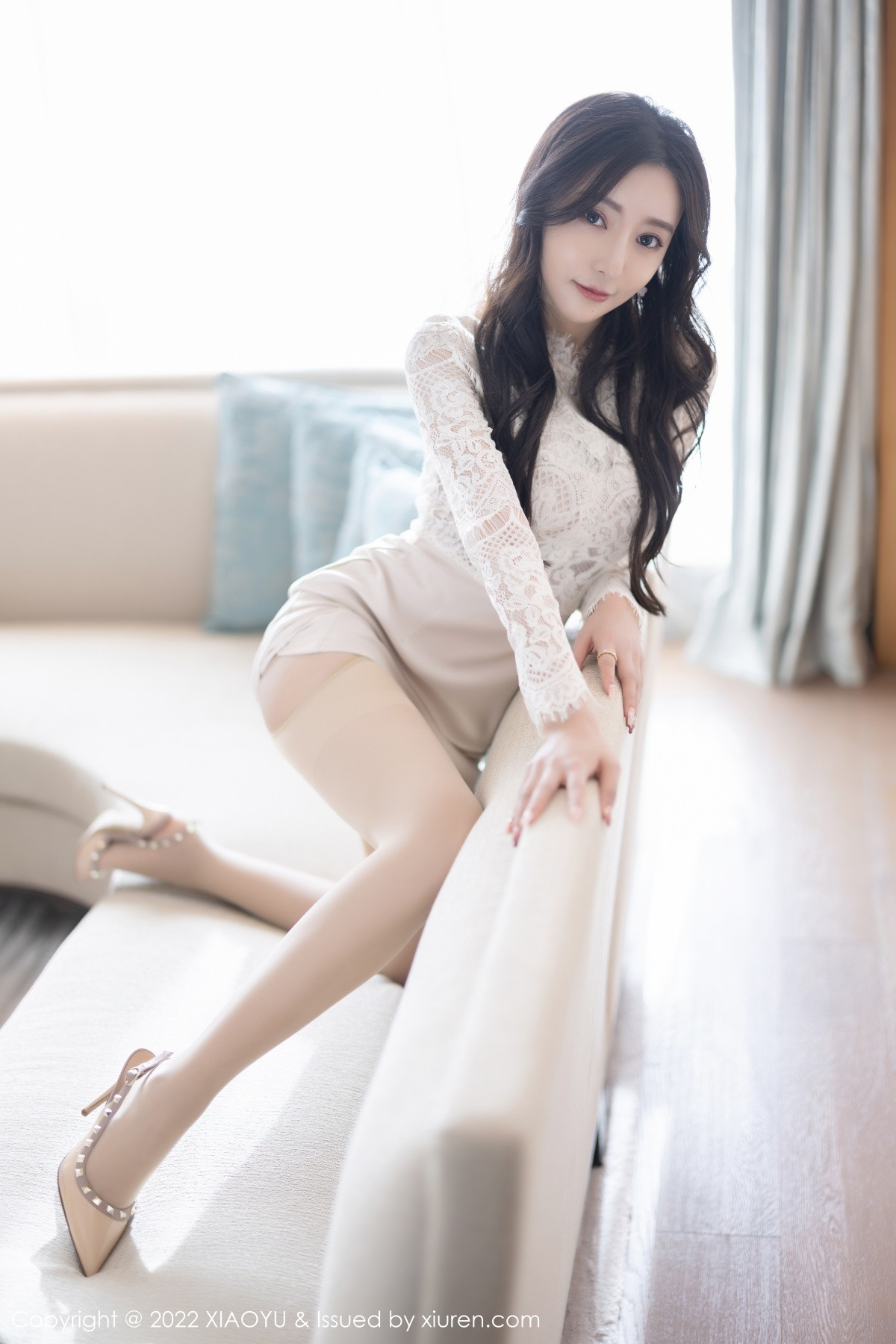 Xgyw.Net_[XiaoYu画语界]Vol.936_女神王馨瑶yanni都市丽人装扮性感紫色内衣配开档肉丝诱惑写真73P