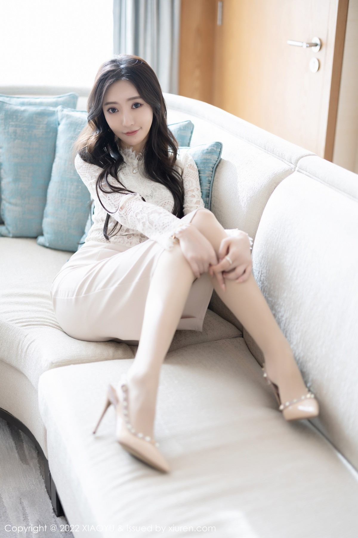 Xgyw.Net_[XiaoYu画语界]Vol.936_女神王馨瑶yanni都市丽人装扮性感紫色内衣配开档肉丝诱惑写真73P