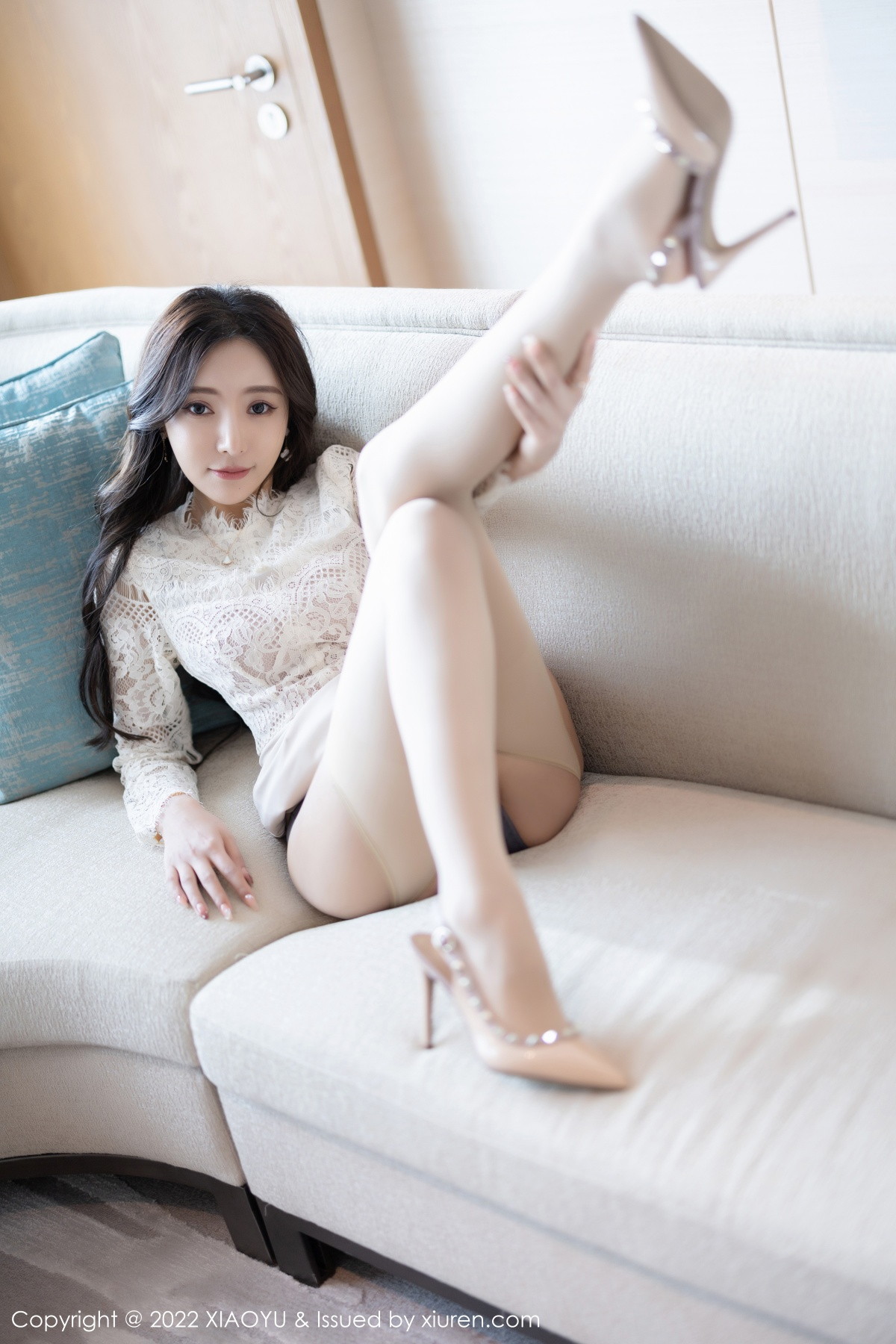 Xgyw.Net_[XiaoYu画语界]Vol.936_女神王馨瑶yanni都市丽人装扮性感紫色内衣配开档肉丝诱惑写真73P
