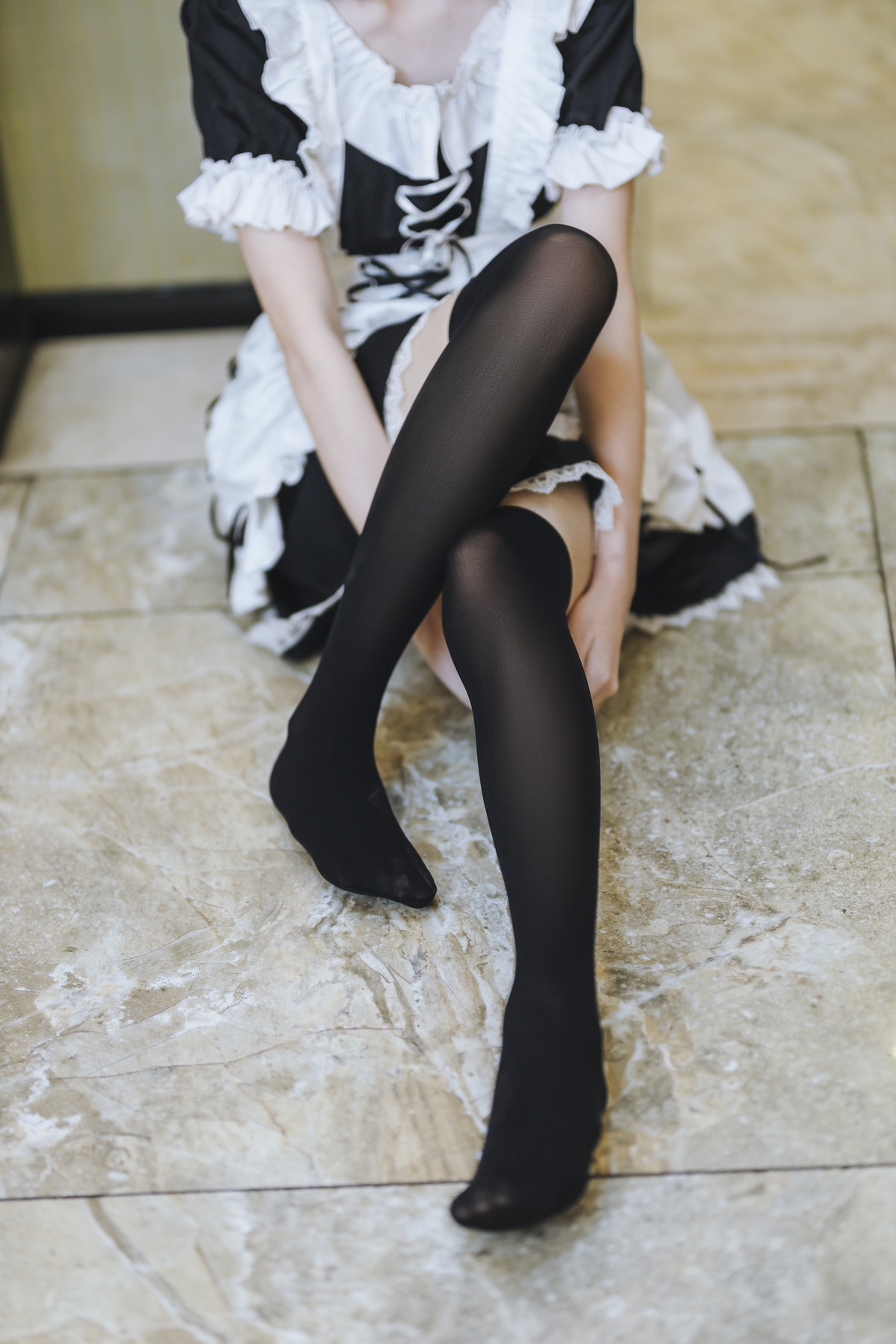 Xgyw.Net_网络美女许岚短裙女仆主题居家私房性感女仆装配黑丝袜秀白嫩美腿迷人写真40P