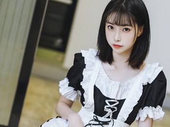 网络青春美女许岚短裙女佣主题卧室私人性感女佣装配黑色丝袜袜秀白皙美腿迷人写真40P