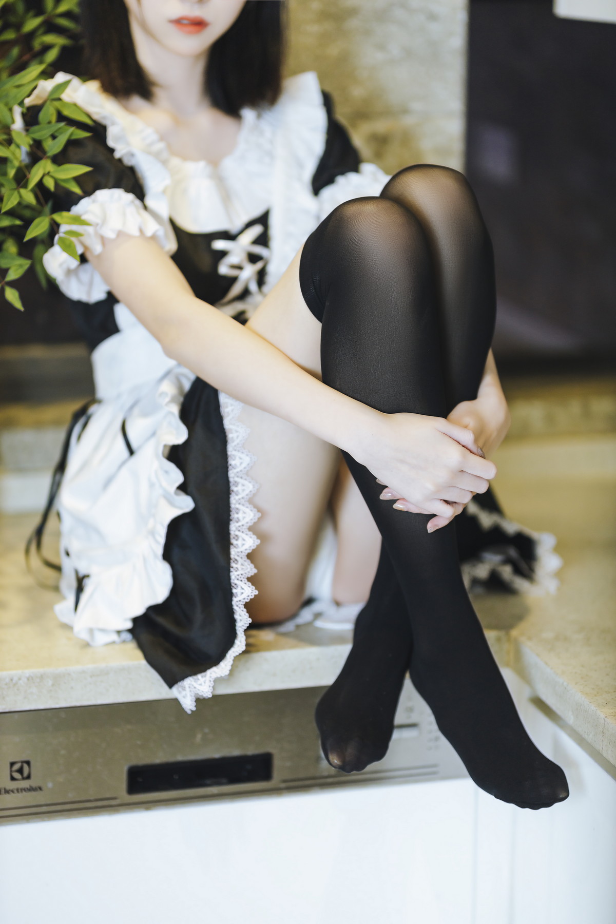 Xgyw.Net_网络美女许岚短裙女仆主题居家私房性感女仆装配黑丝袜秀白嫩美腿迷人写真40P