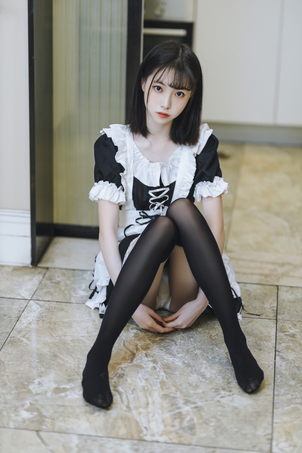 Xgyw.Net_网络美女许岚短裙女仆主题居家私房性感女仆装配黑丝袜秀白嫩美腿迷人写真40P