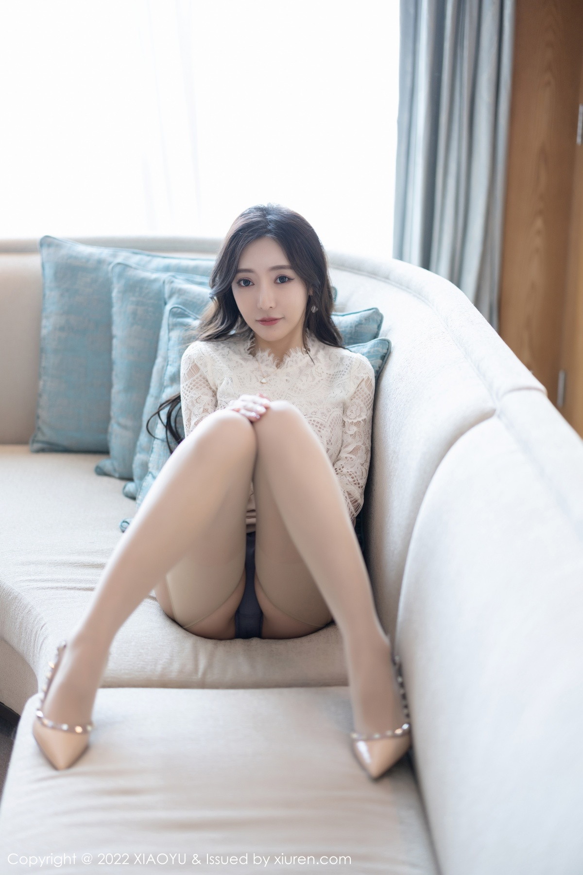 Xgyw.Net_[XiaoYu画语界]Vol.936_女神王馨瑶yanni都市丽人装扮性感紫色内衣配开档肉丝诱惑写真73P