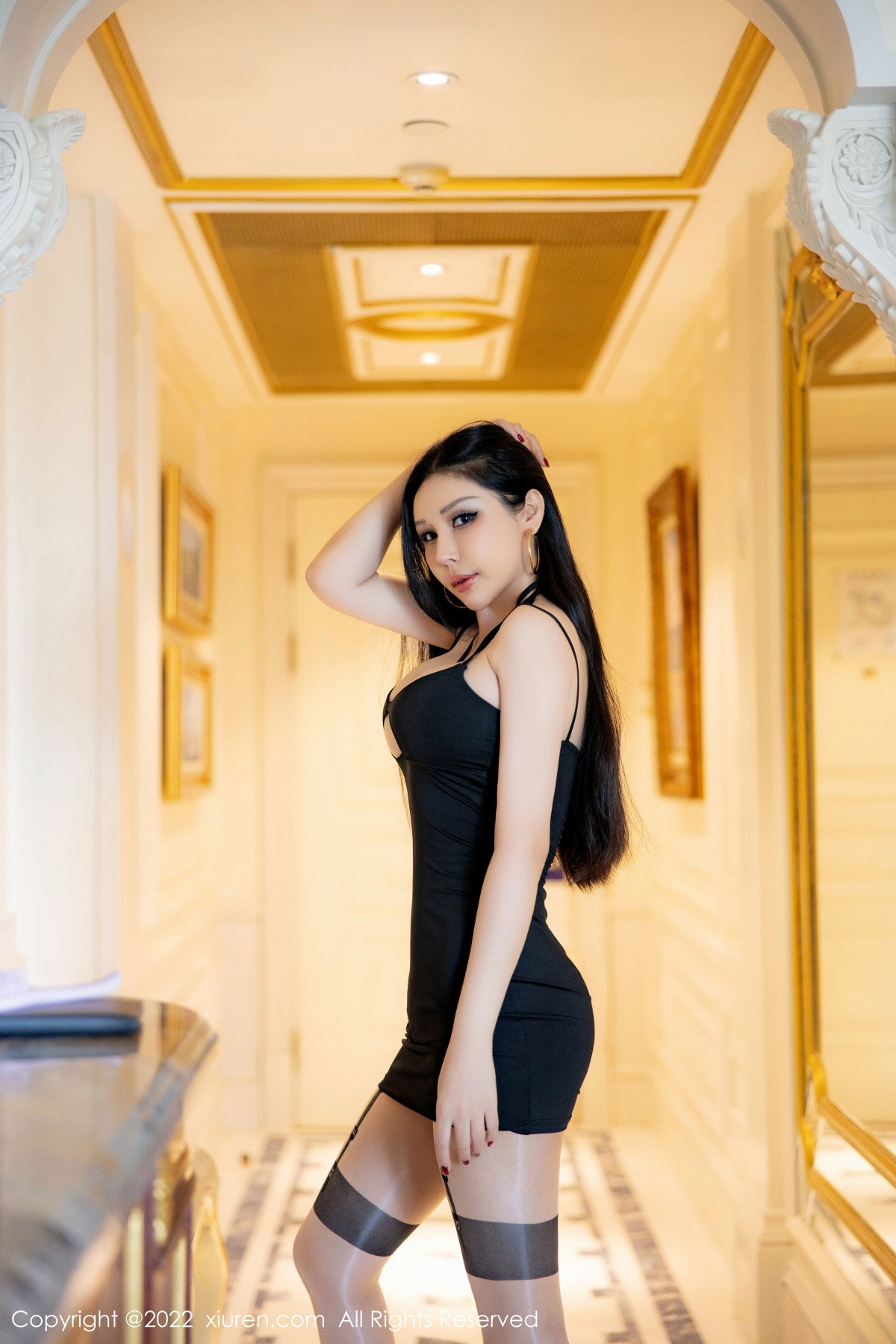 Xgyw.Net_XiuRen第6060期_模特田冰冰私房性感黑色情趣服配闪亮吊袜秀妖娆身姿诱惑写真75P