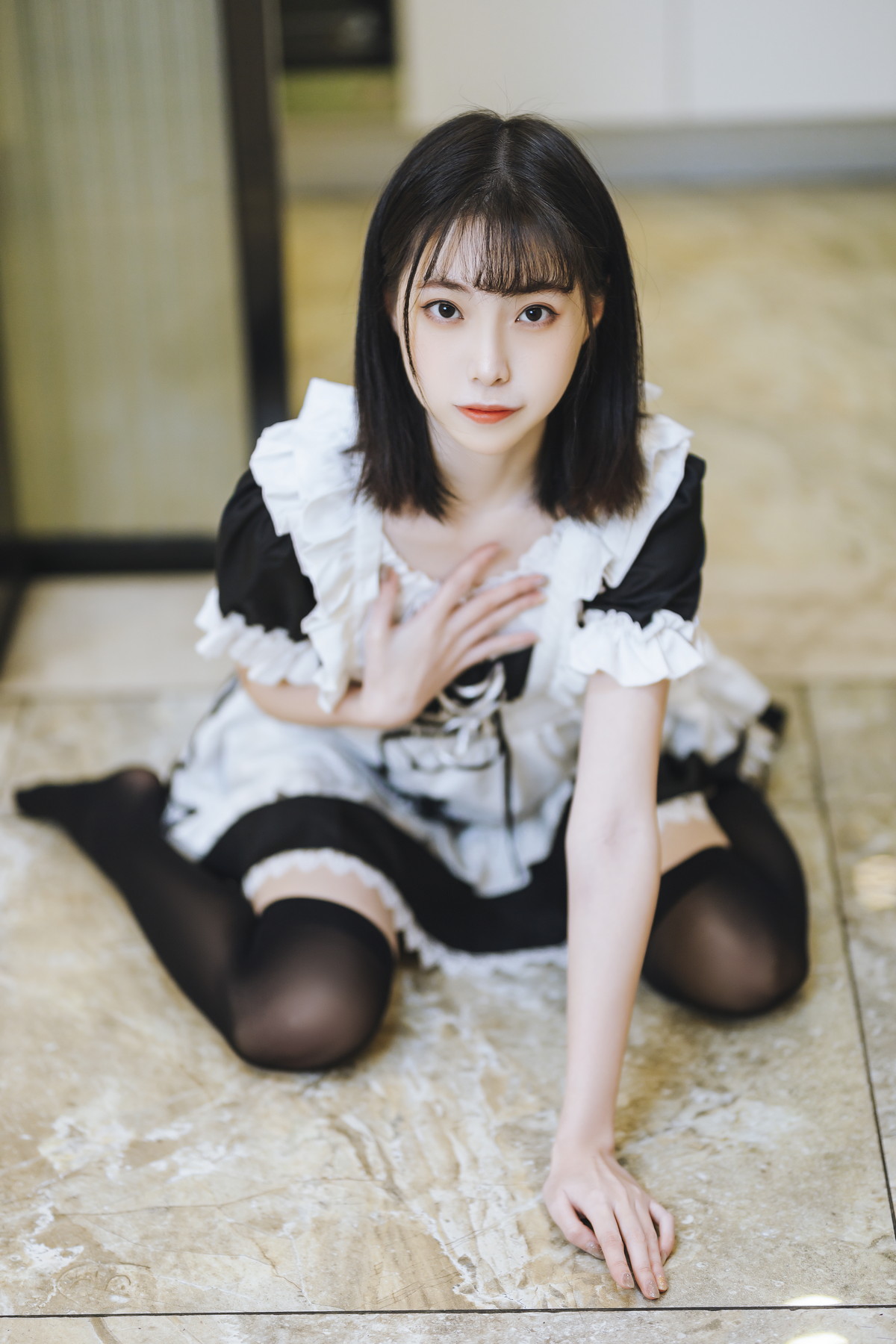 Xgyw.Net_网络美女许岚短裙女仆主题居家私房性感女仆装配黑丝袜秀白嫩美腿迷人写真40P