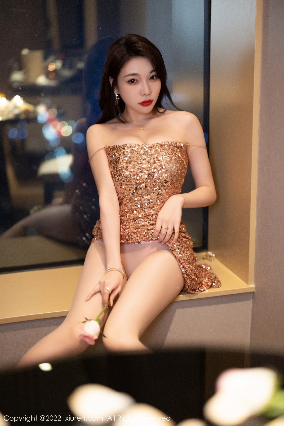 Xgyw.Net_XiuRen第6071期_女神徐莉芝Booty私房半脱金色吊带长裙露粉色蕾丝内衣诱惑写真75P