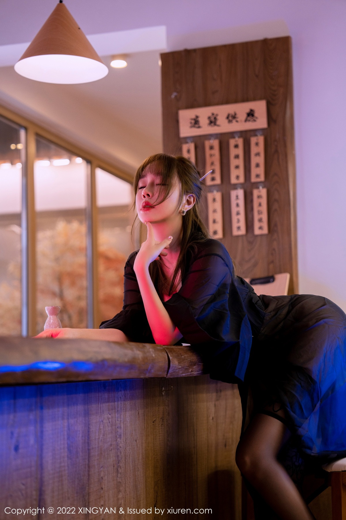 Xgyw.Net_[XINGYAN星颜社]VOL.163_女神王雨纯酒馆喝酒主题性感黑色内衣配超薄黑丝极致魅惑写真82P