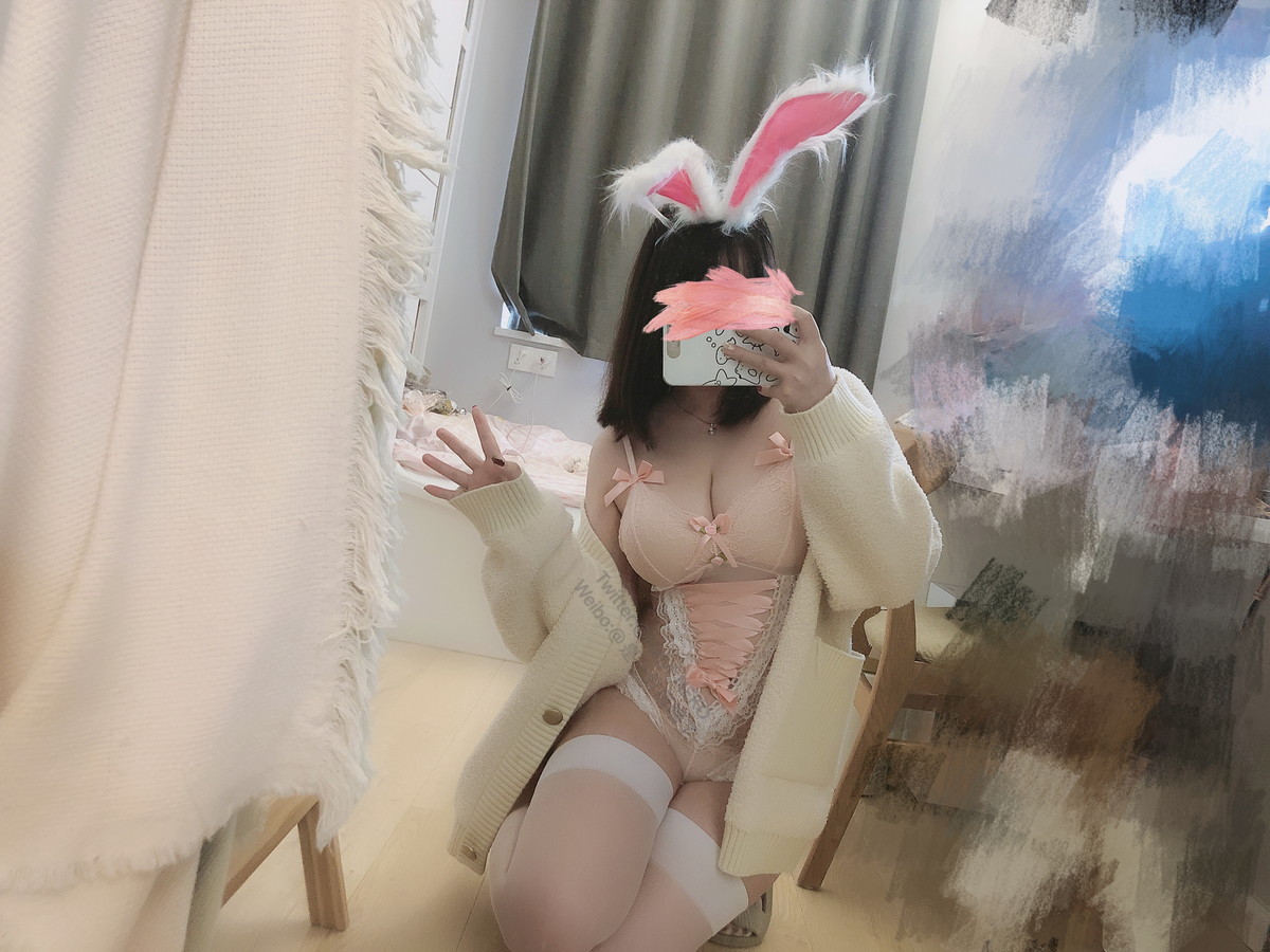 Xgyw.Net_Coser美女是一只废喵了六月Fantia合集主题红色薄纱服饰露蕾丝内衣诱惑写真55P