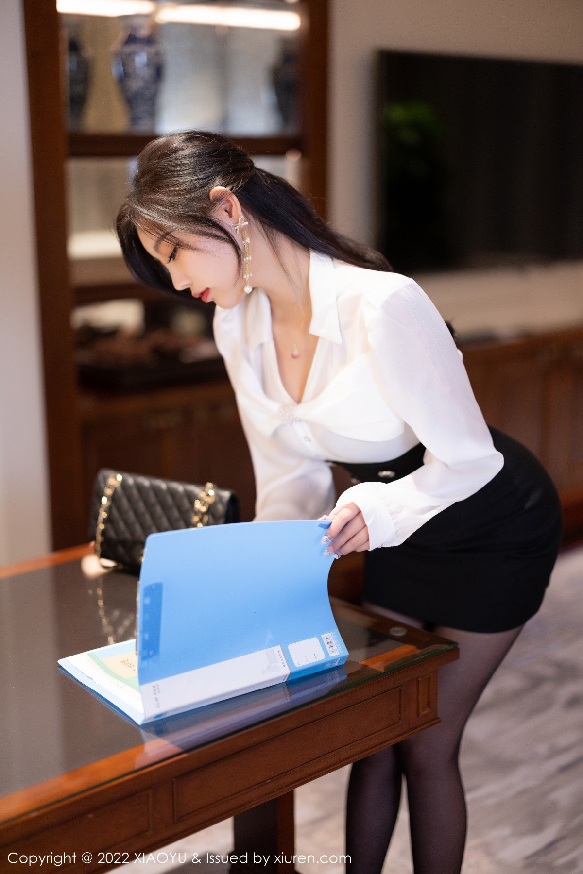 Xgyw.Net_[XiaoYu画语界]Vol.936_女神杨晨晨Yome性感白T配黑短裙露蓝色内衣超薄黑丝诱惑写真82P