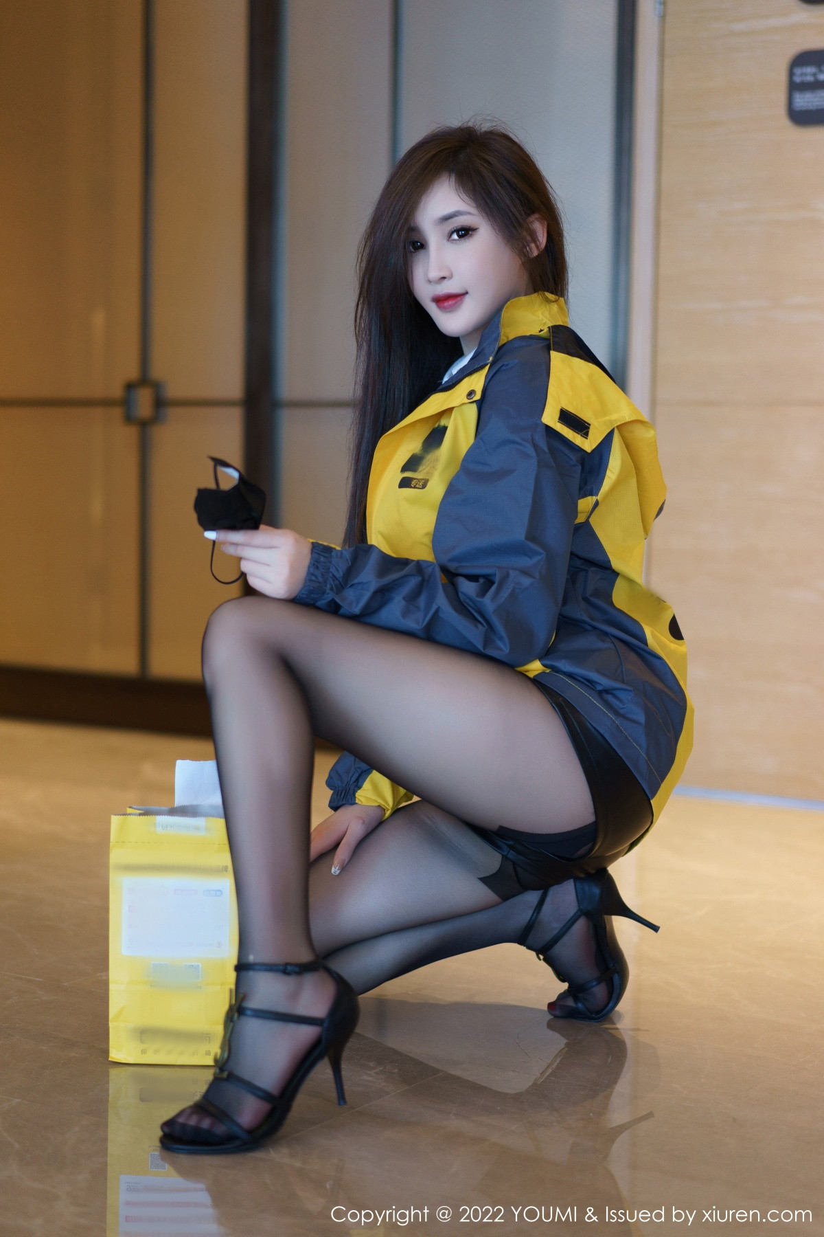 Xgyw.Net_[YouMi尤蜜荟]Vol.884_女神Carol周妍希角色扮演白上衣配皮短裙露黑色内衣诱惑写真108P