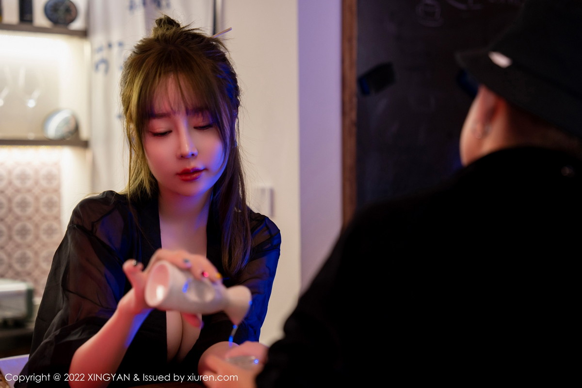 Xgyw.Net_[XINGYAN星颜社]VOL.163_女神王雨纯酒馆喝酒主题性感黑色内衣配超薄黑丝极致魅惑写真82P