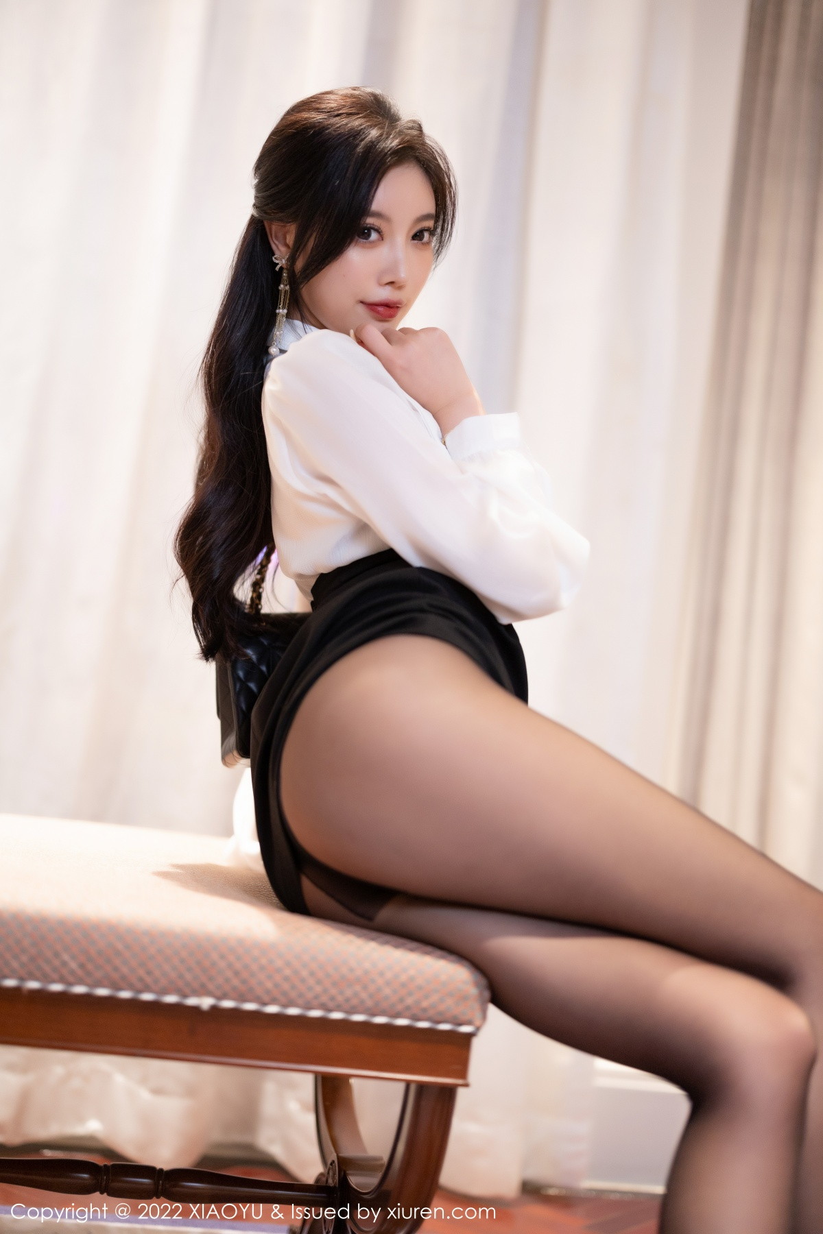 Xgyw.Net_[XiaoYu画语界]Vol.936_女神杨晨晨Yome性感白T配黑短裙露蓝色内衣超薄黑丝诱惑写真82P