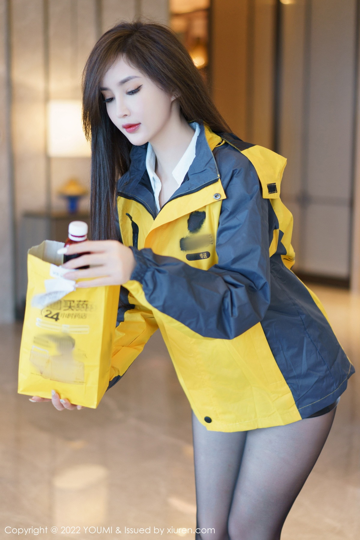 Xgyw.Net_[YouMi尤蜜荟]Vol.884_女神Carol周妍希角色扮演白上衣配皮短裙露黑色内衣诱惑写真108P