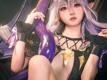 Coser青春美女伊喵君四叶草剧场法芙娜主题性感黑色开胸服饰秀白皙肌肤骚扰写真27P