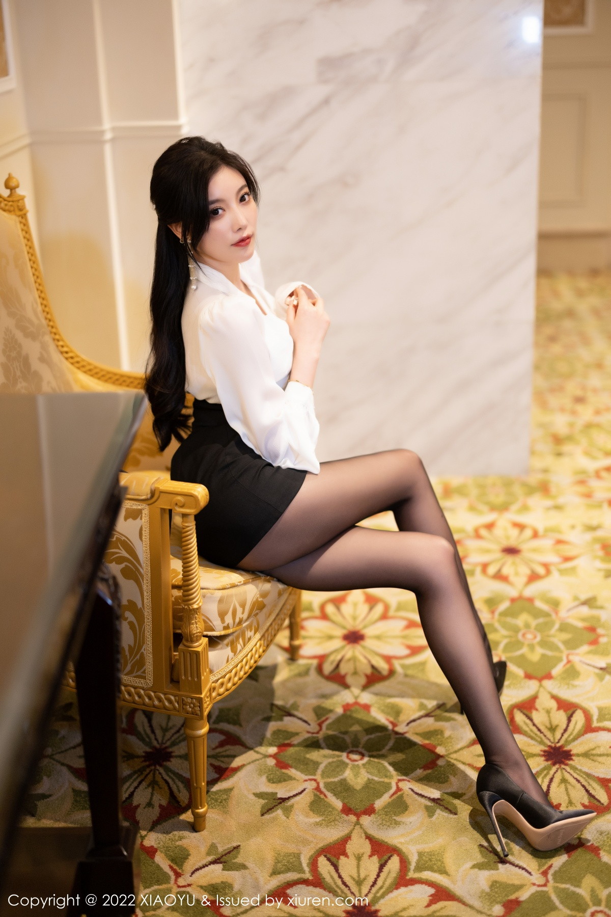 Xgyw.Net_[XiaoYu画语界]Vol.936_女神杨晨晨Yome性感白T配黑短裙露蓝色内衣超薄黑丝诱惑写真82P