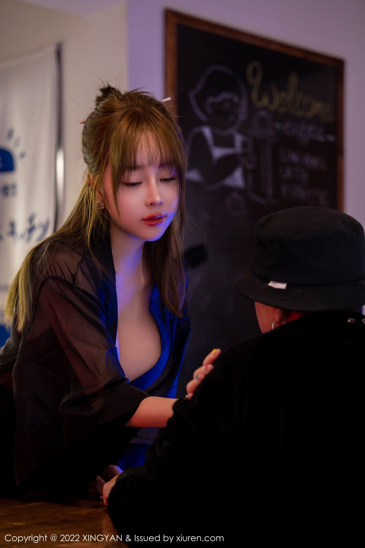Xgyw.Net_[XINGYAN星颜社]VOL.163_女神王雨纯酒馆喝酒主题性感黑色内衣配超薄黑丝极致魅惑写真82P