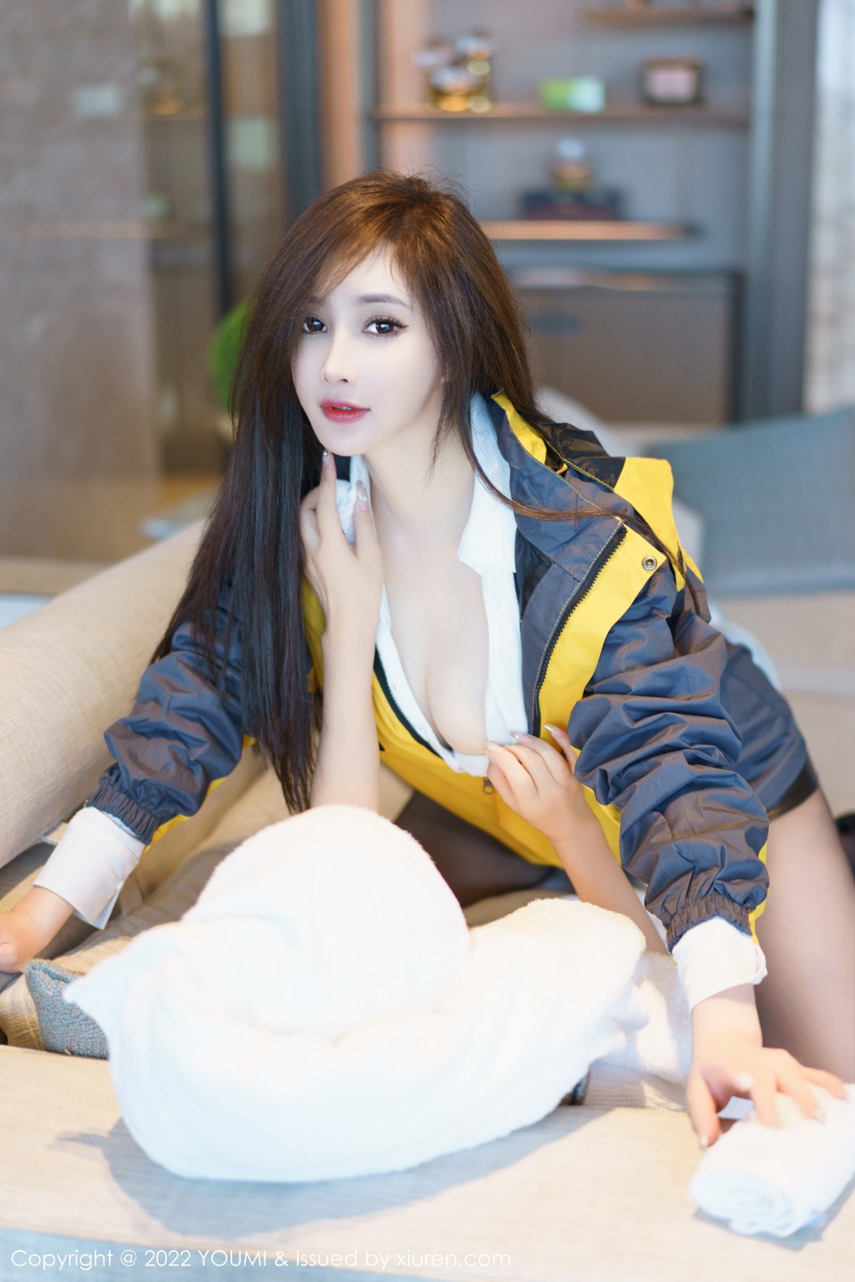 Xgyw.Net_[YouMi尤蜜荟]Vol.884_女神Carol周妍希角色扮演白上衣配皮短裙露黑色内衣诱惑写真108P