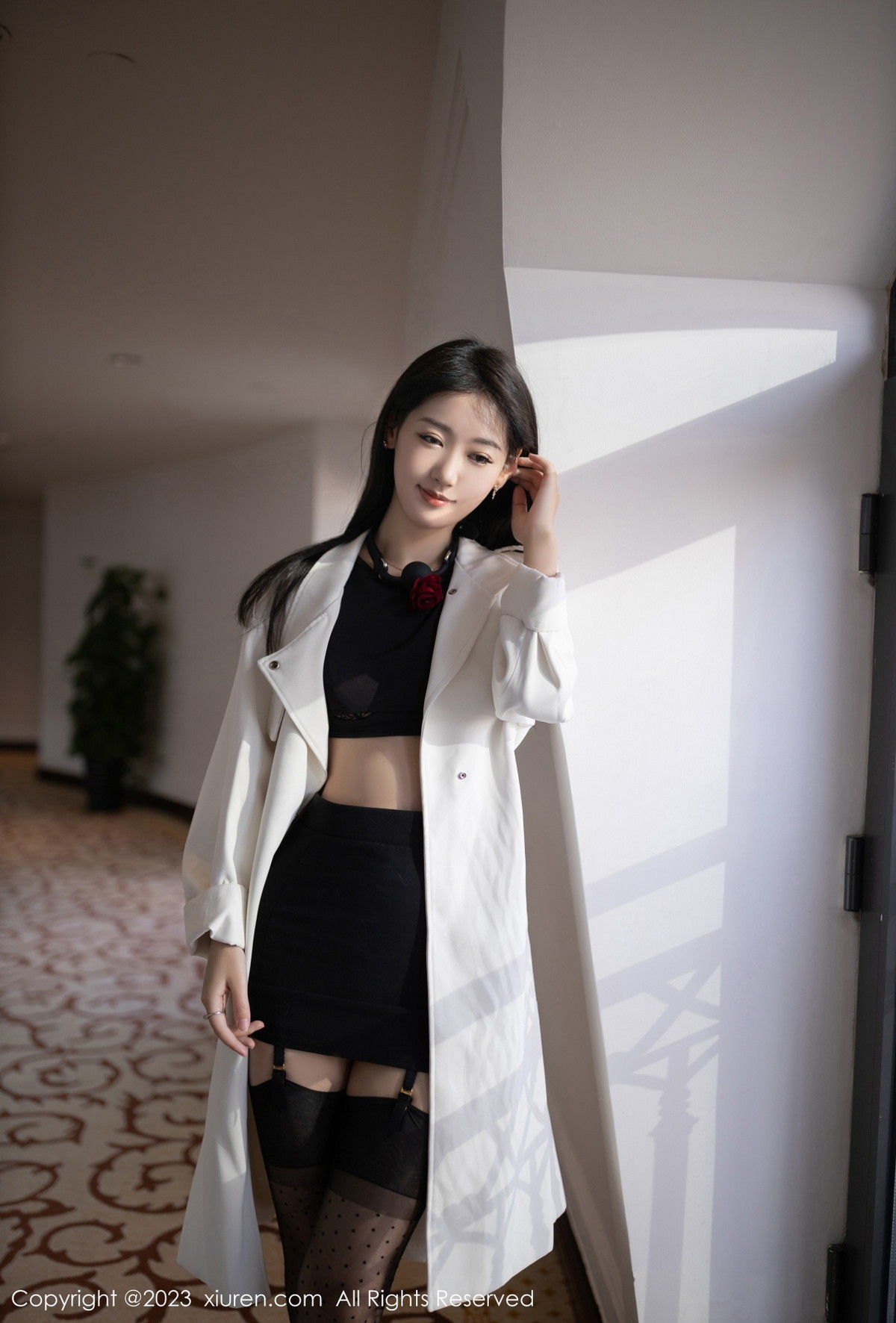 Xgyw.Net_XiuRen第6079期_模特唐安琪脱白色外衣露黑色轻透蕾丝内衣配黑丝吊袜诱惑写真83P