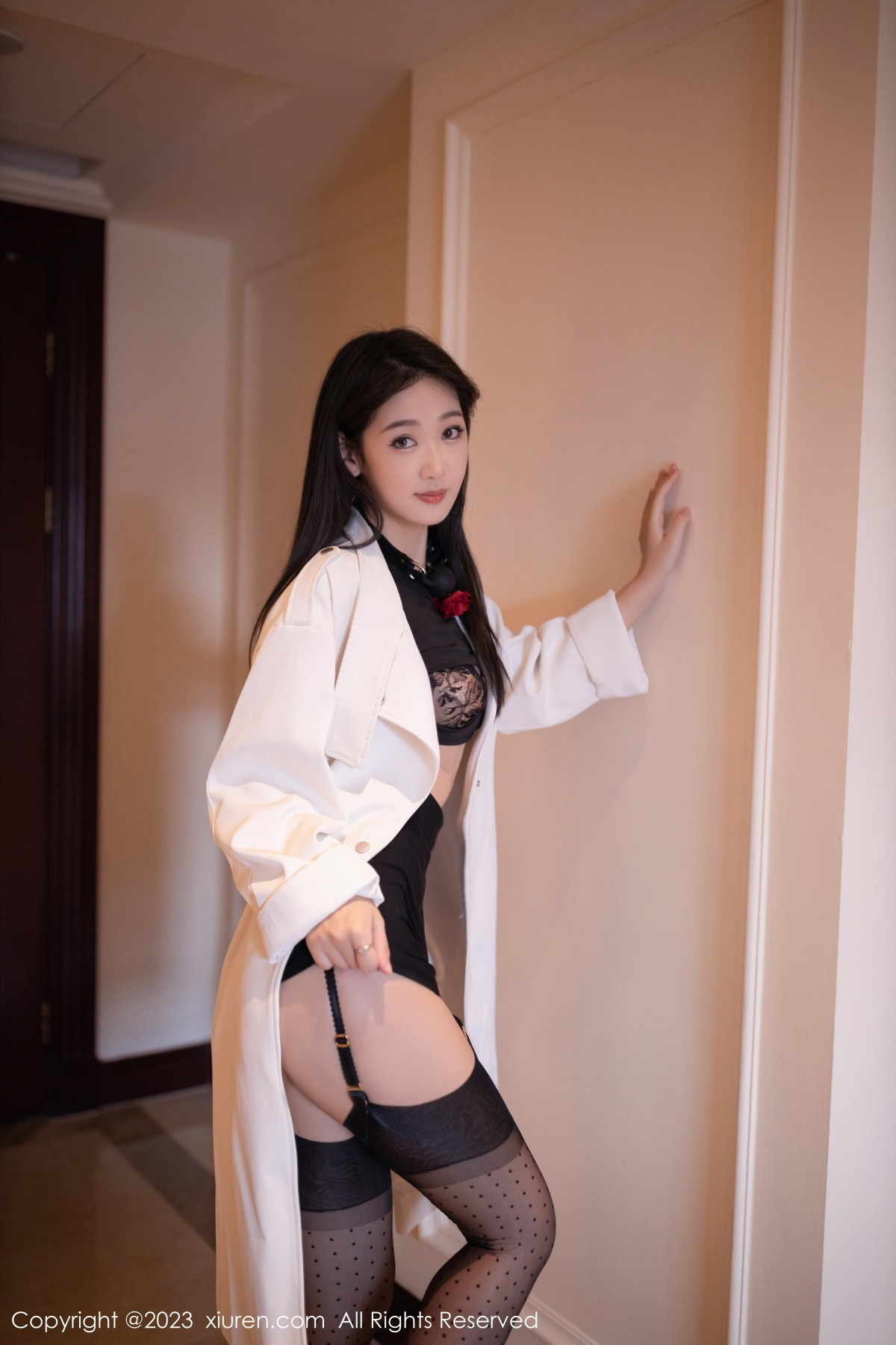 Xgyw.Net_XiuRen第6079期_模特唐安琪脱白色外衣露黑色轻透蕾丝内衣配黑丝吊袜诱惑写真83P
