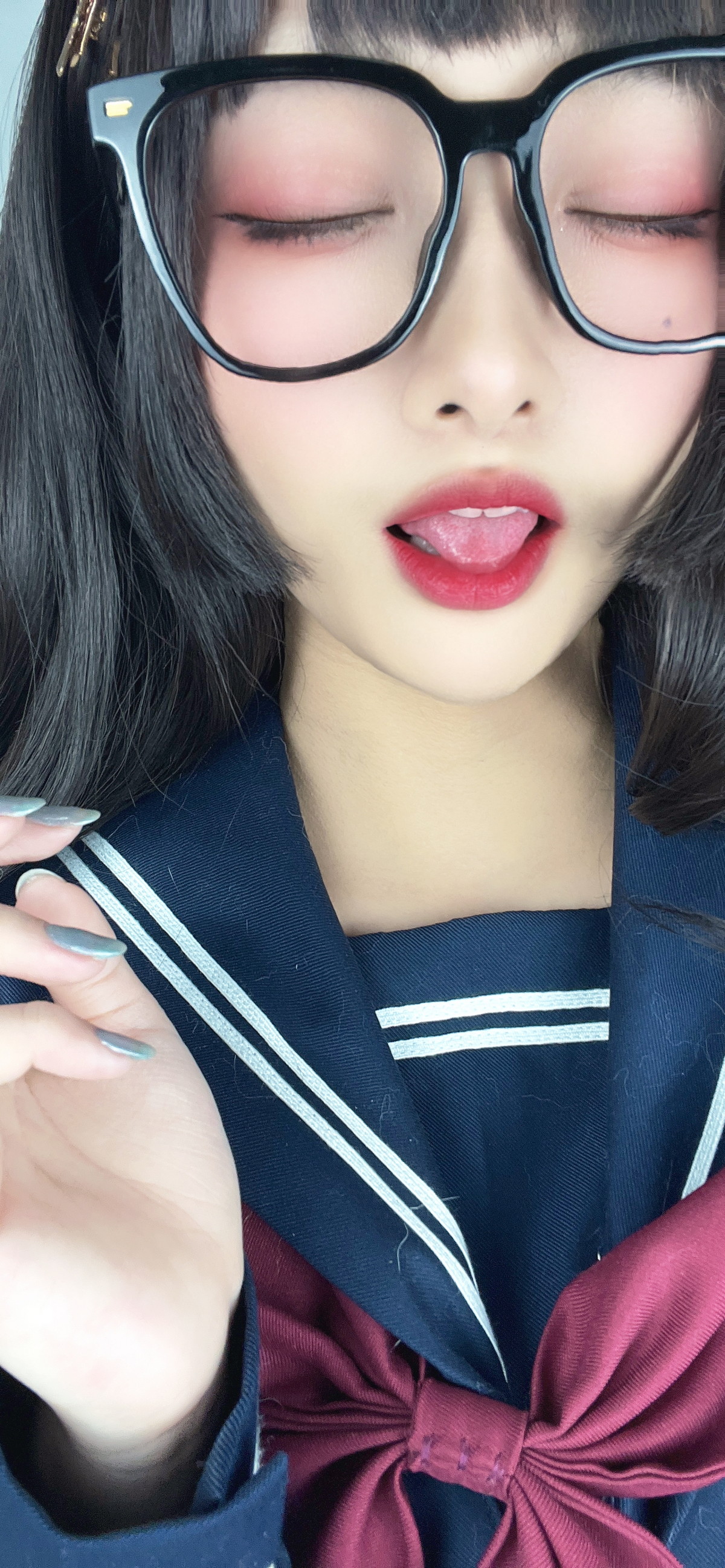 Xgyw.Net_动漫博主洛璃LoLiSAMA漫画主题私房脱学生制服露性感蕾丝内衣丰满诱惑写真113P