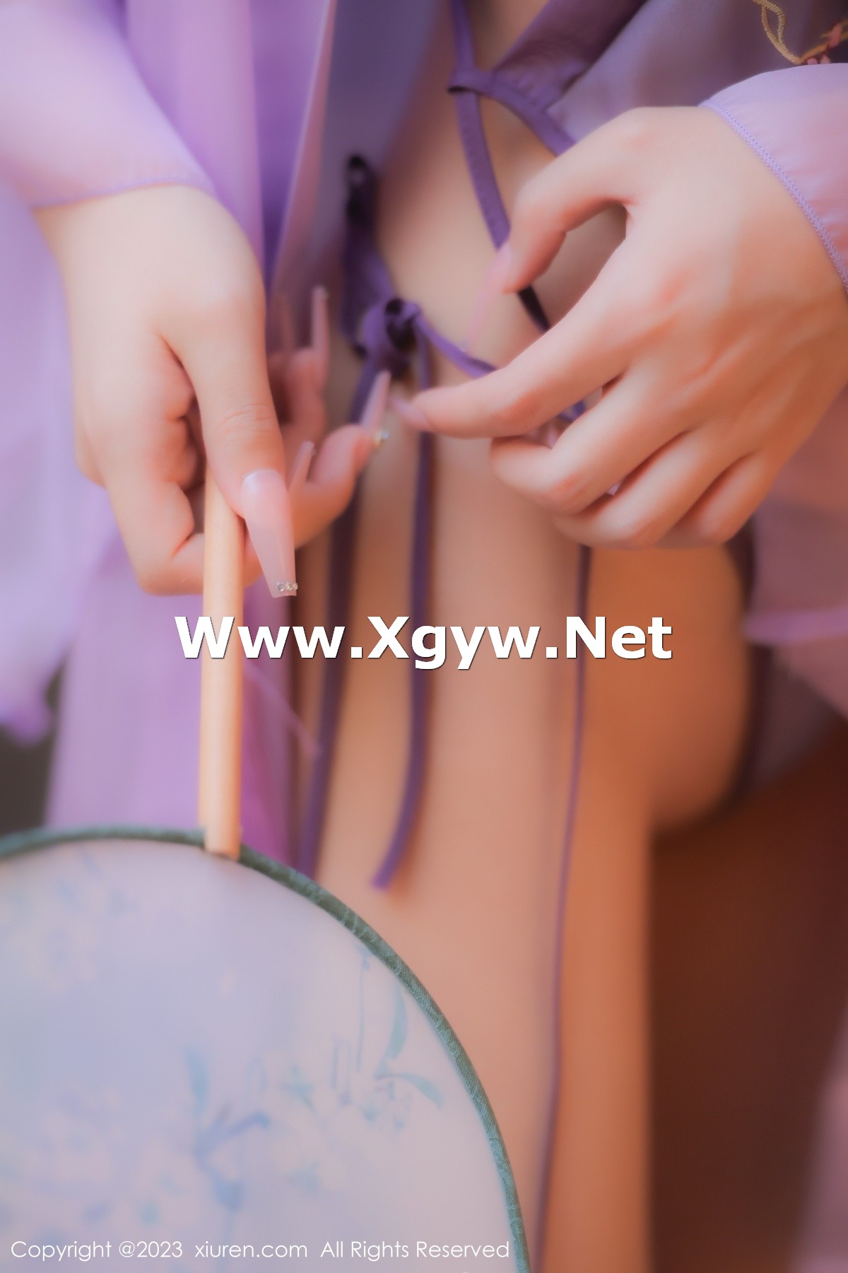 Xgyw.Net_XiuRen第6077期_模特美羊羊性感紫色古装服饰半脱露丁字裤秀翘臀美腿诱惑写真83P