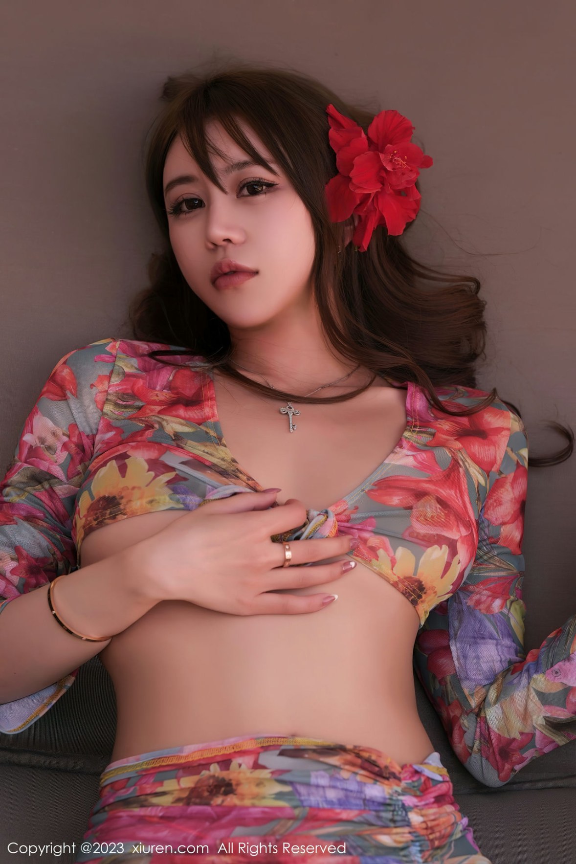 Xgyw.Net_XiuRen第6081期_模特tina_甜仔海南旅拍性感花色比基尼秀凹凸身材迷人诱惑写真59P
