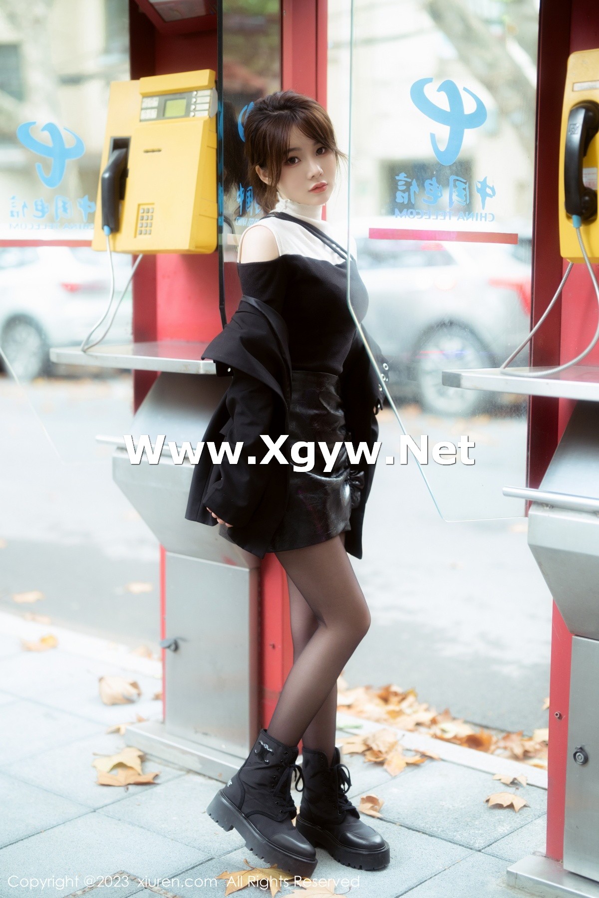 Xgyw.Net_XiuRen第6080期_模特婠婠么性感黑上衣配黑皮短裙露超薄无内黑丝撩人诱惑写真79P