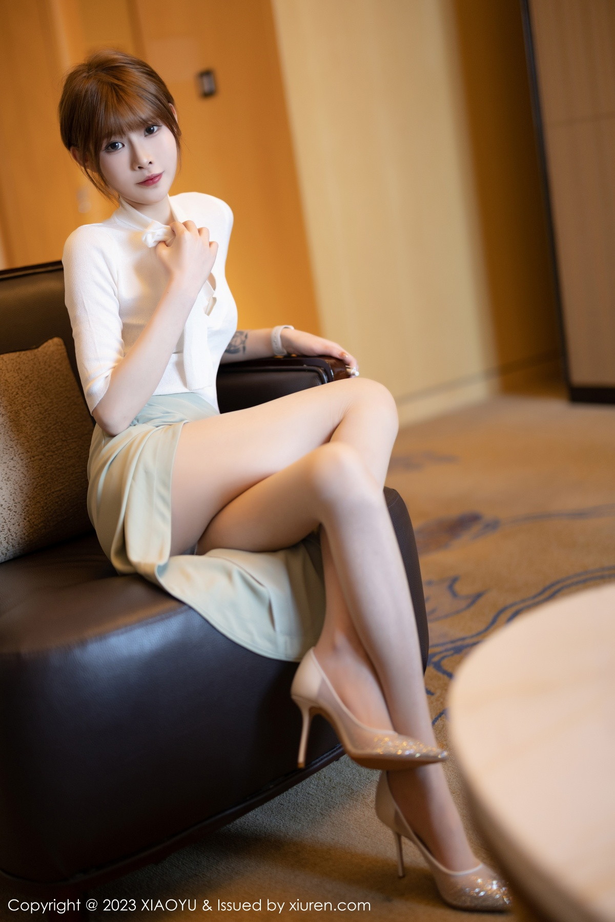 Xgyw.Net_[XiaoYu画语界]Vol.939_模特77qiqi白色上衣配蓝短裙半脱露浅色内衣配原色丝袜诱惑写真90P