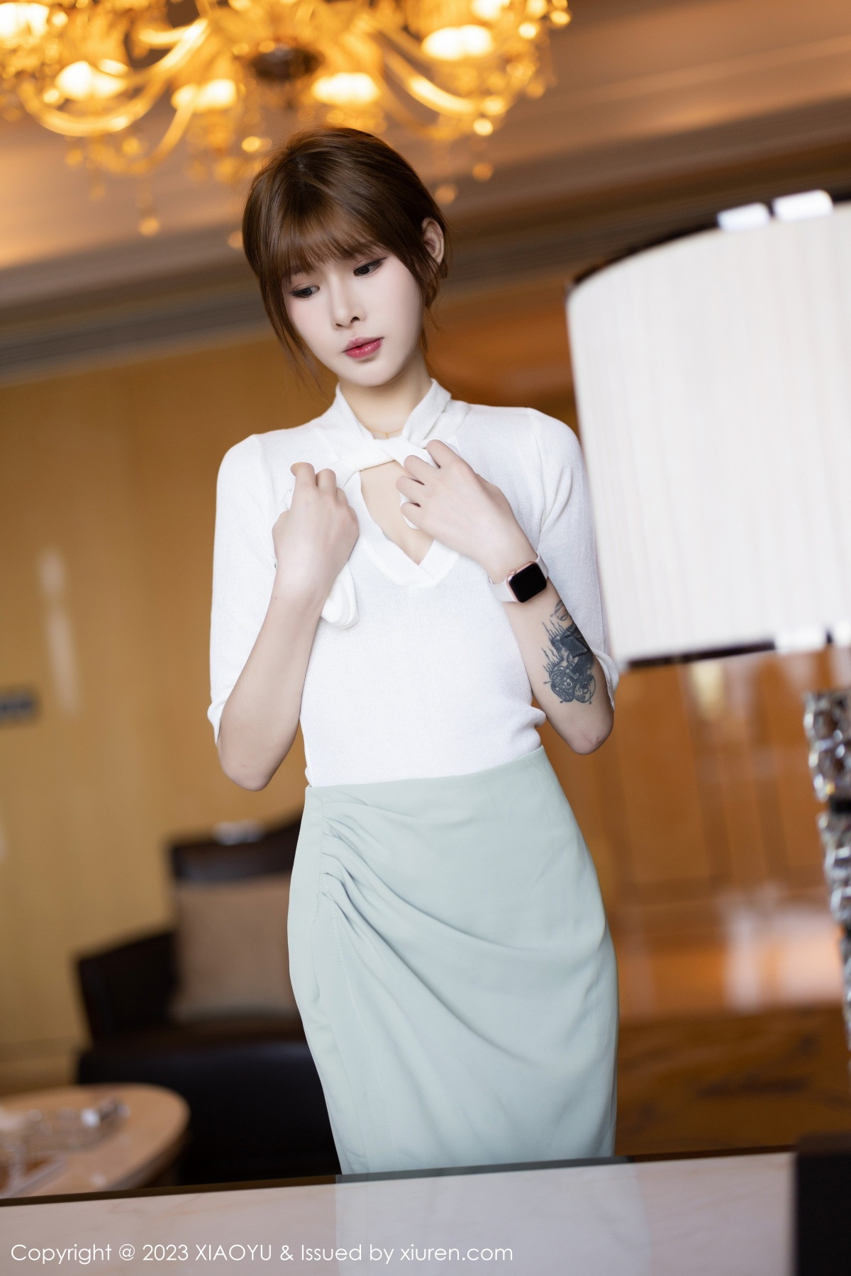 Xgyw.Net_[XiaoYu画语界]Vol.939_模特77qiqi白色上衣配蓝短裙半脱露浅色内衣配原色丝袜诱惑写真90P