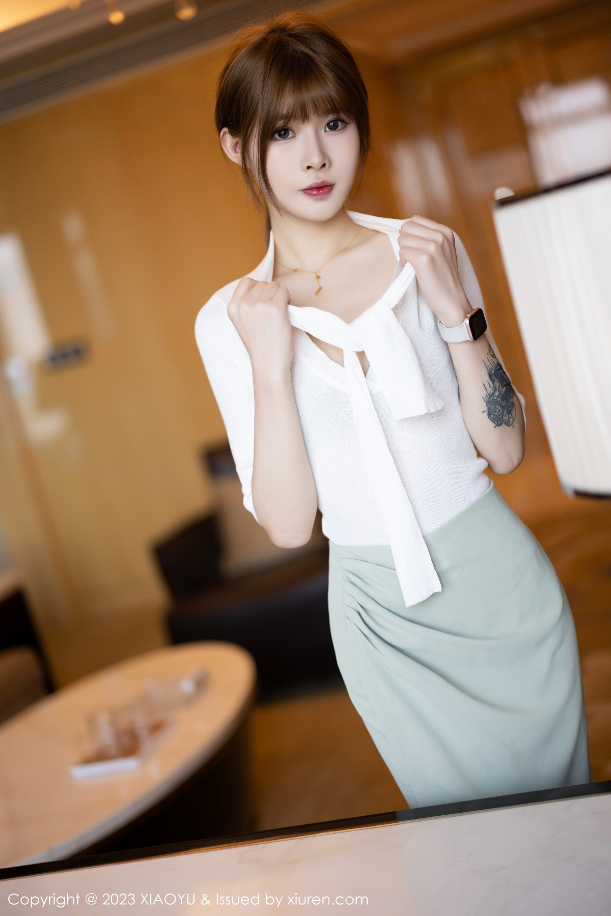 Xgyw.Net_[XiaoYu画语界]Vol.939_模特77qiqi白色上衣配蓝短裙半脱露浅色内衣配原色丝袜诱惑写真90P