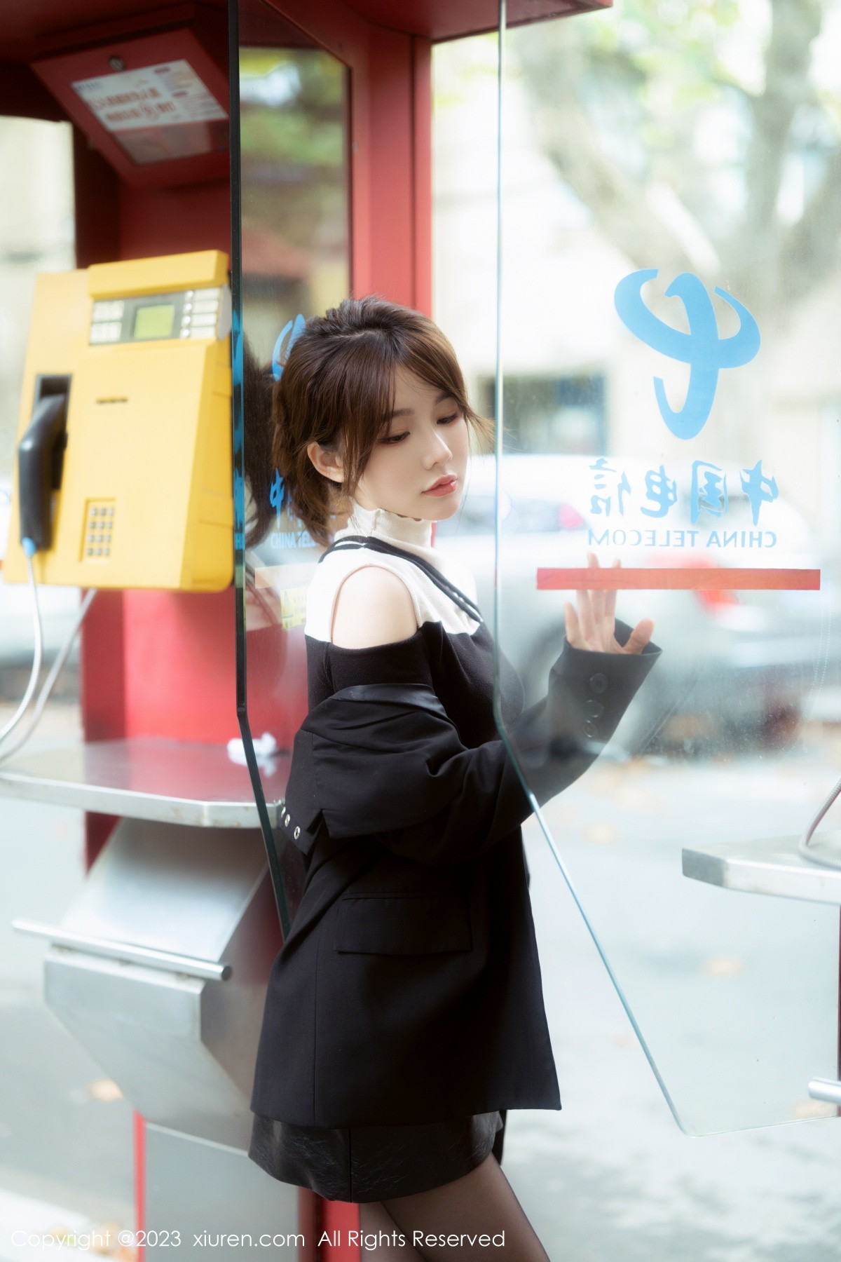Xgyw.Net_XiuRen第6080期_模特婠婠么性感黑上衣配黑皮短裙露超薄无内黑丝撩人诱惑写真79P