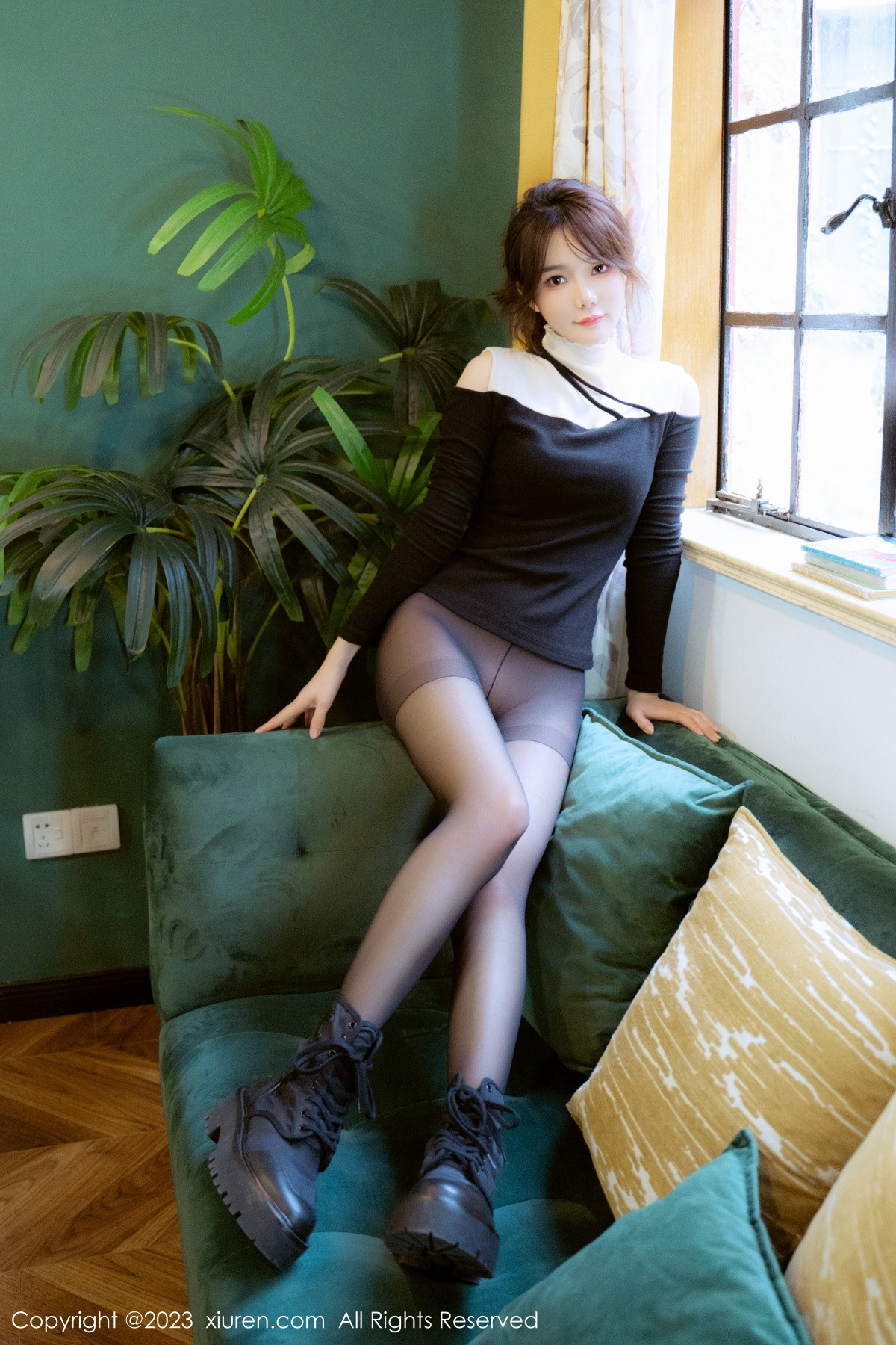 Xgyw.Net_XiuRen第6080期_模特婠婠么性感黑上衣配黑皮短裙露超薄无内黑丝撩人诱惑写真79P