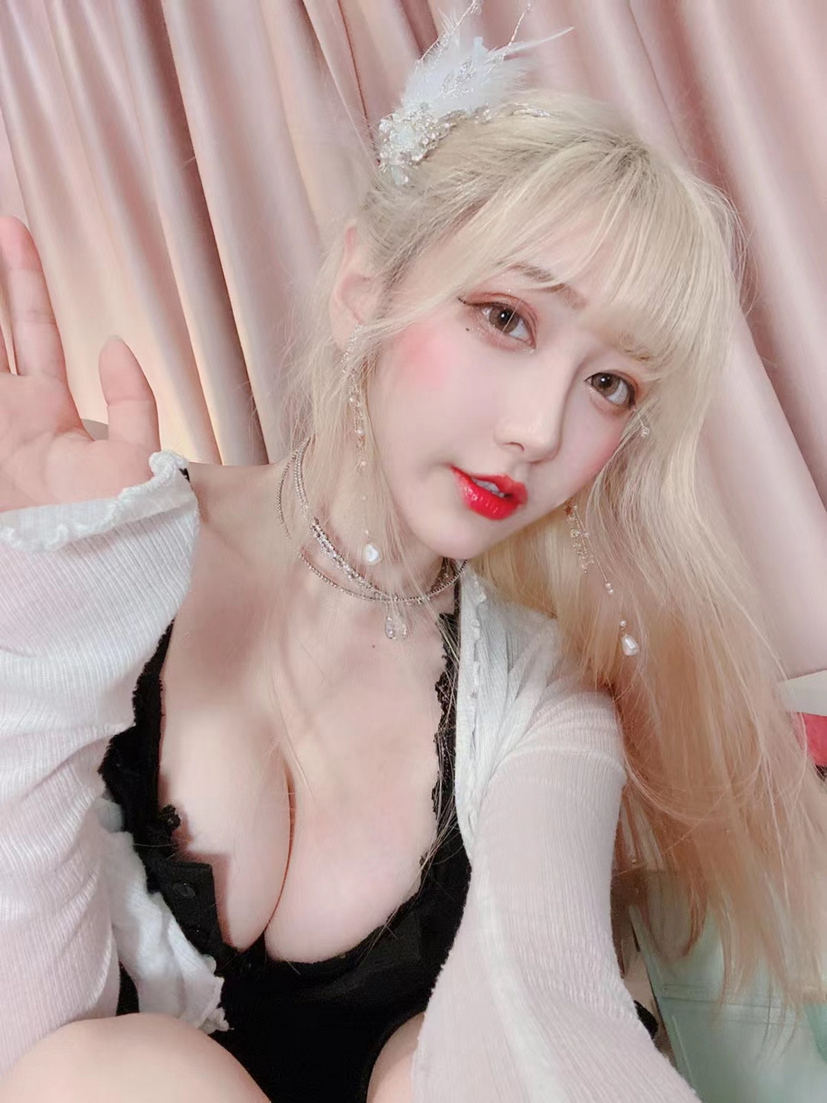 Xgyw.Net_人气Coser啾小妍合集主题私房性感服饰系列秀完美身材翘臀美腿迷人诱惑写真328P