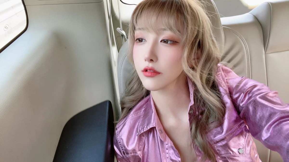 Xgyw.Net_人气Coser啾小妍合集主题私房性感服饰系列秀完美身材翘臀美腿迷人诱惑写真328P