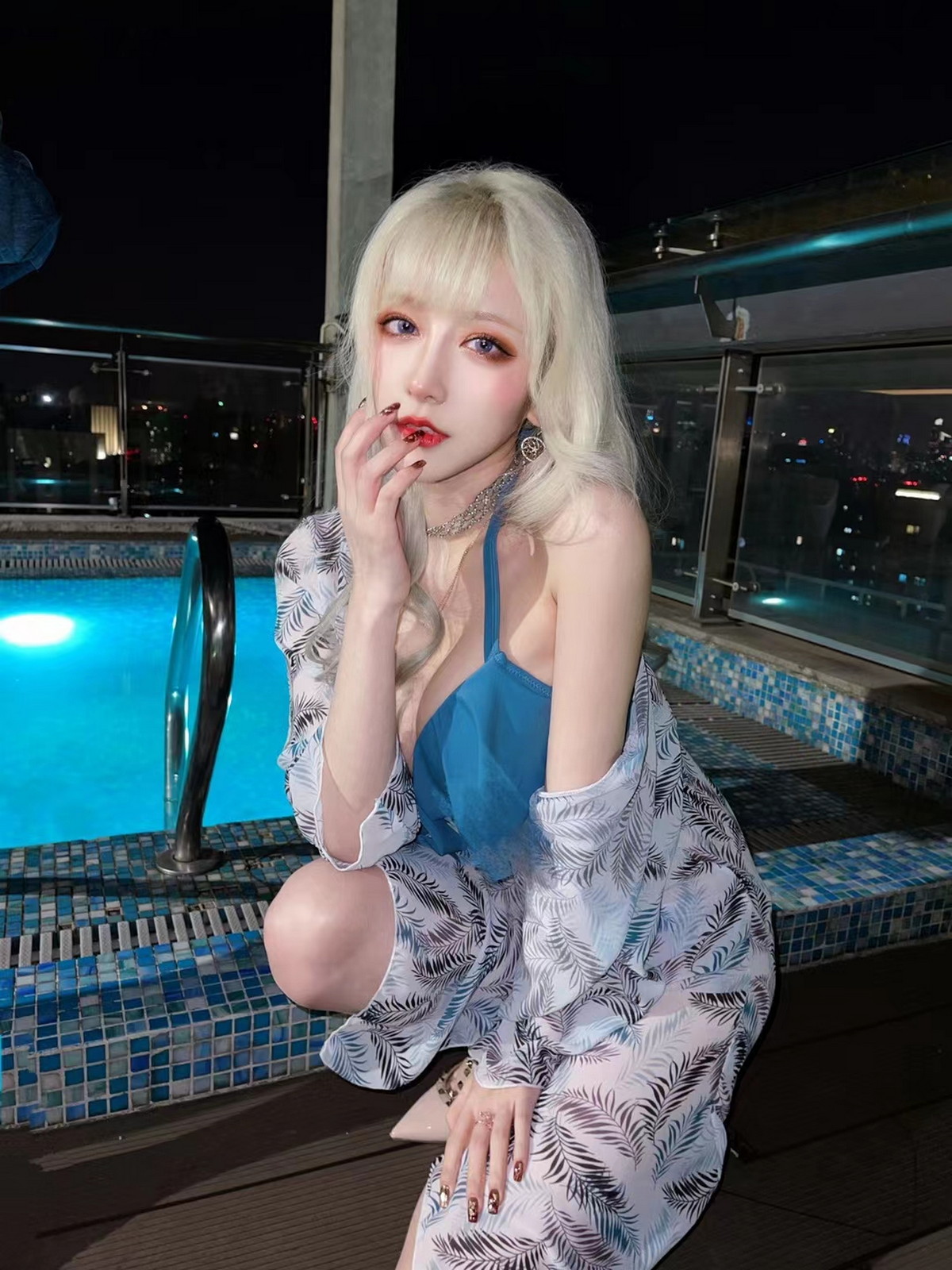 Xgyw.Net_人气Coser啾小妍合集主题私房性感服饰系列秀完美身材翘臀美腿迷人诱惑写真328P