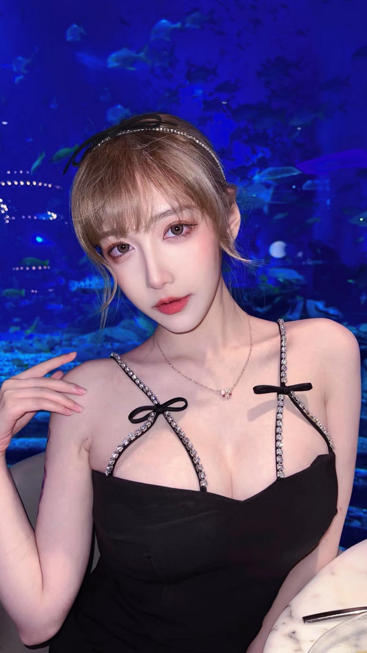 Xgyw.Net_人气Coser啾小妍合集主题私房性感服饰系列秀完美身材翘臀美腿迷人诱惑写真328P