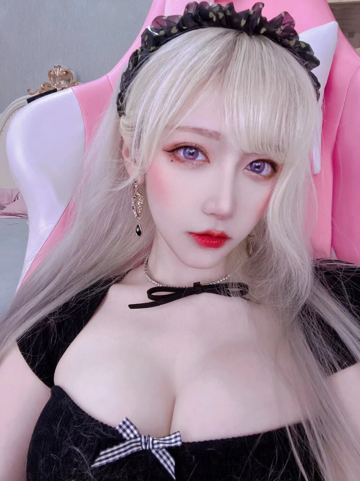 Xgyw.Net_人气Coser啾小妍合集主题私房性感服饰系列秀完美身材翘臀美腿迷人诱惑写真328P