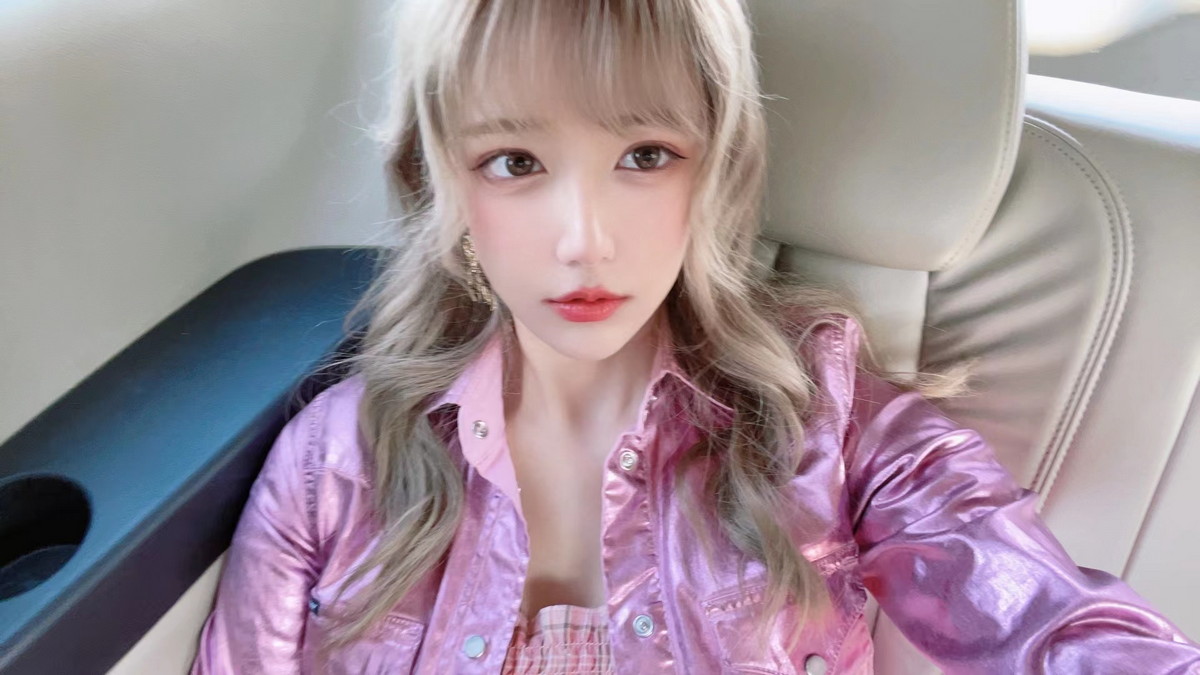 Xgyw.Net_人气Coser啾小妍合集主题私房性感服饰系列秀完美身材翘臀美腿迷人诱惑写真328P