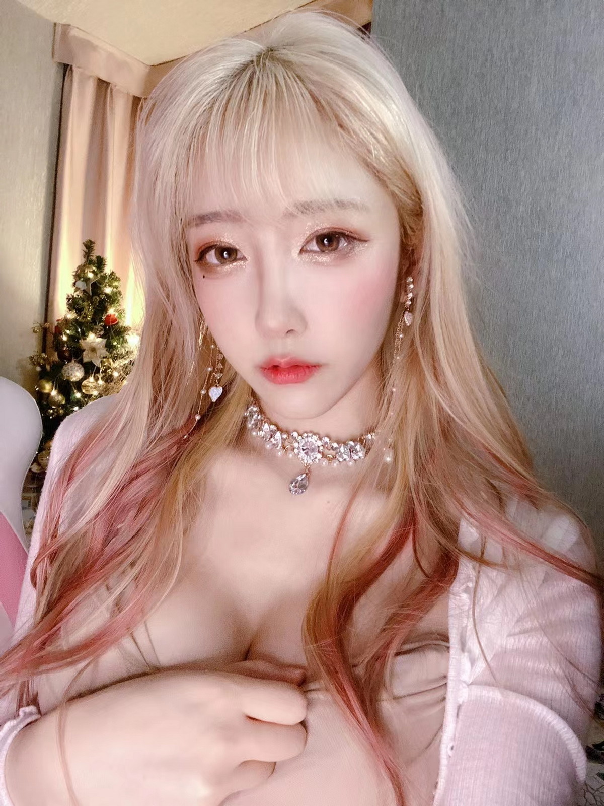 Xgyw.Net_人气Coser啾小妍合集主题私房性感服饰系列秀完美身材翘臀美腿迷人诱惑写真328P